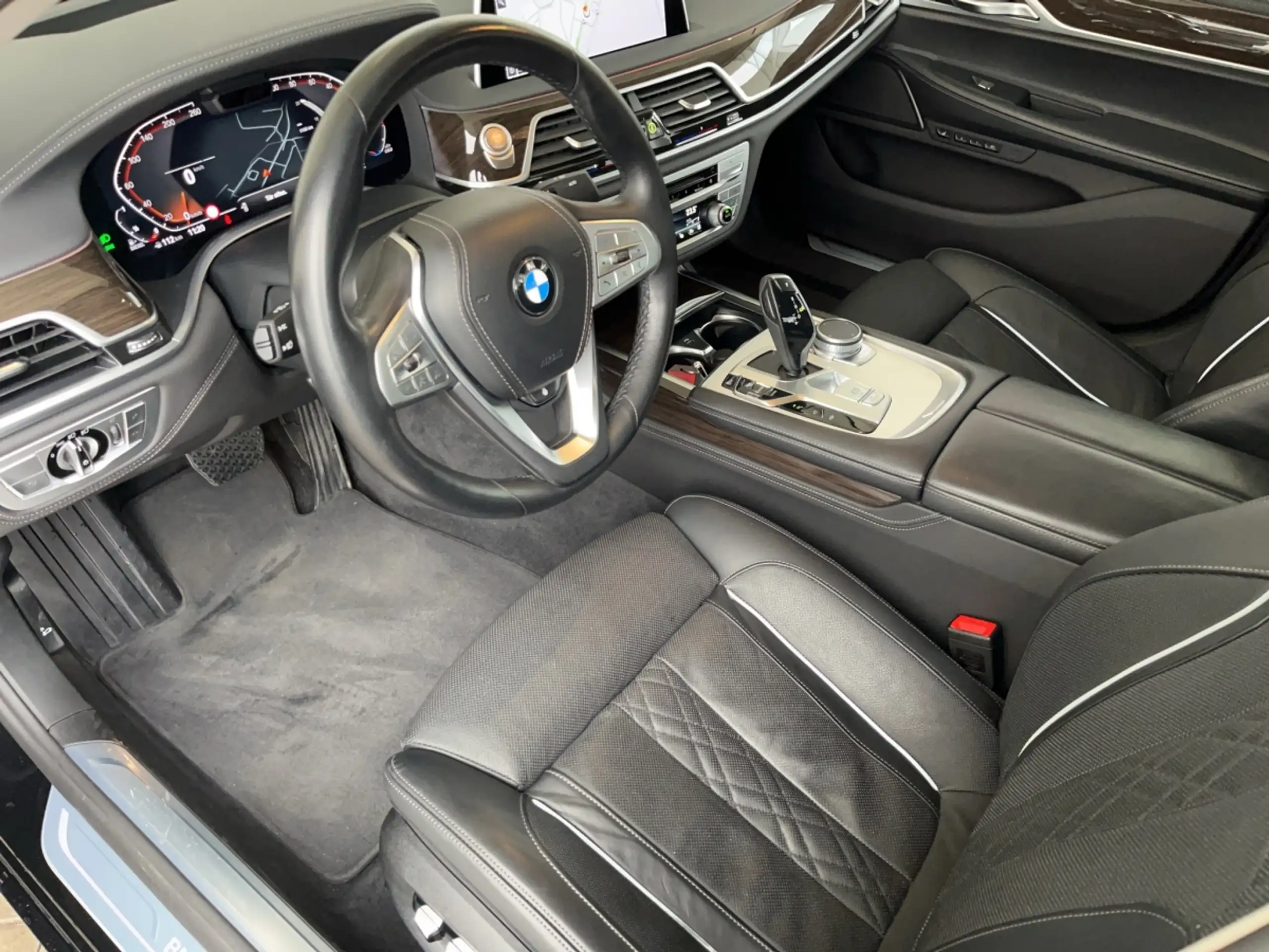 BMW - 740