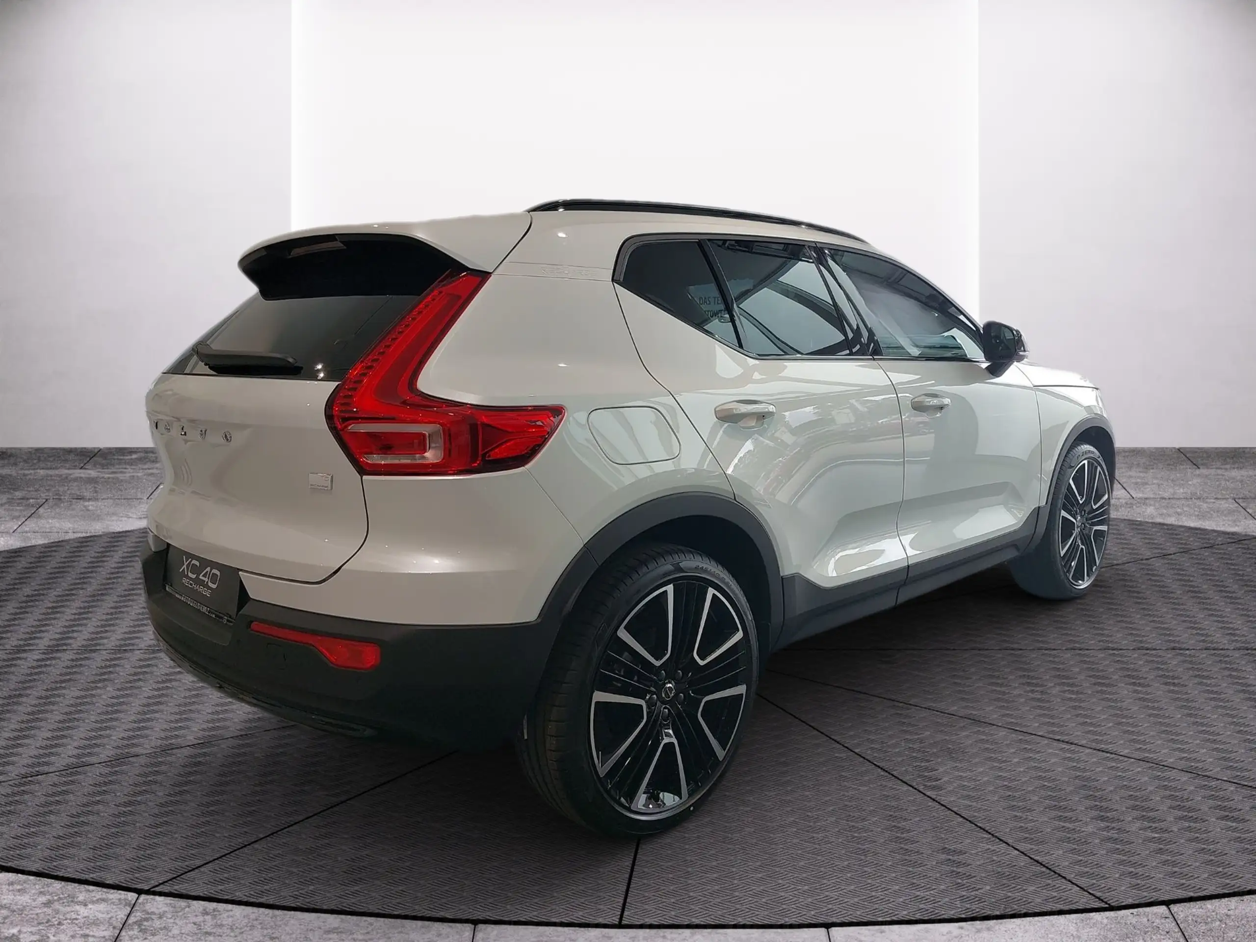 Volvo - XC40