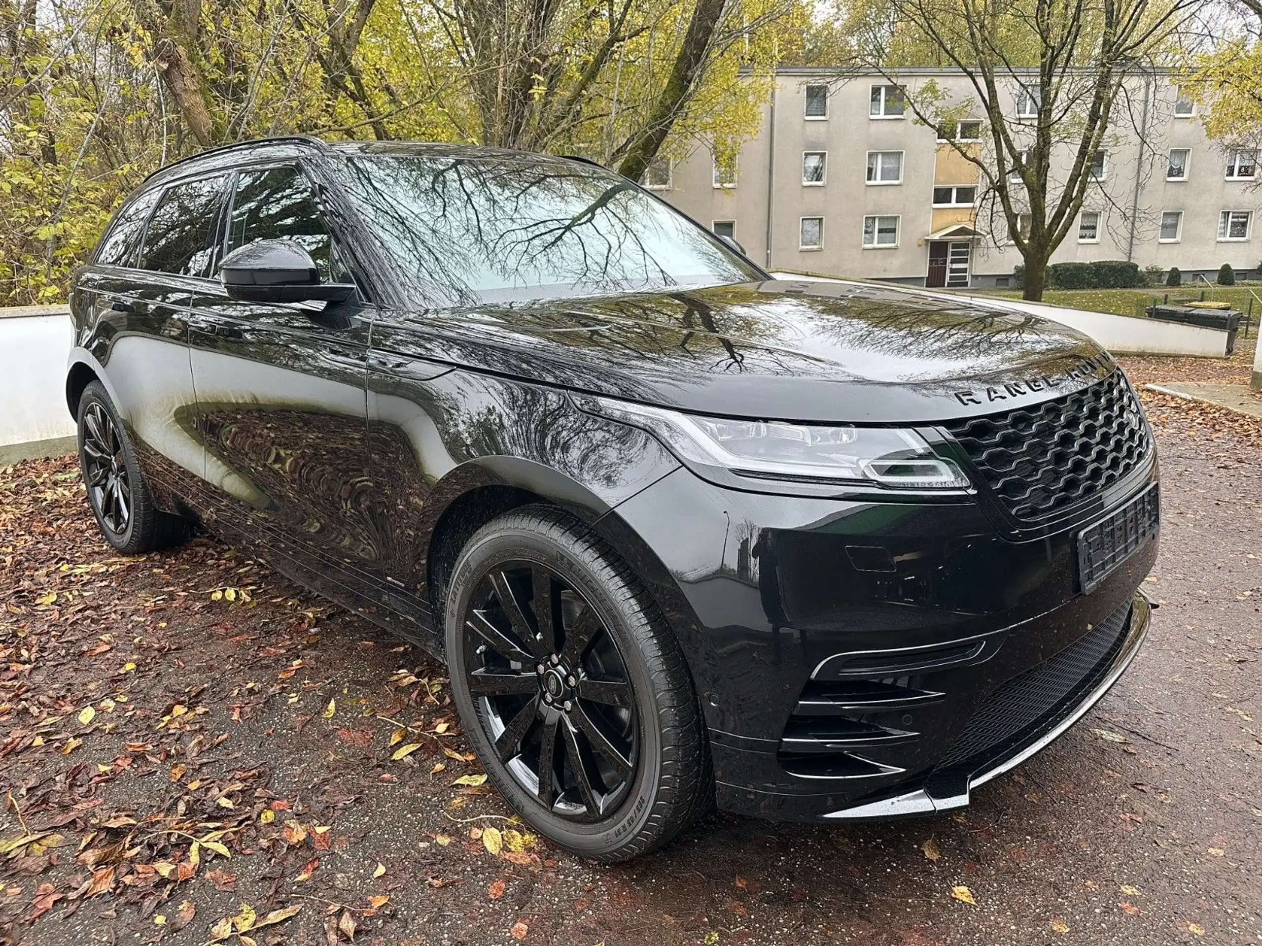 Land Rover - Range Rover Velar