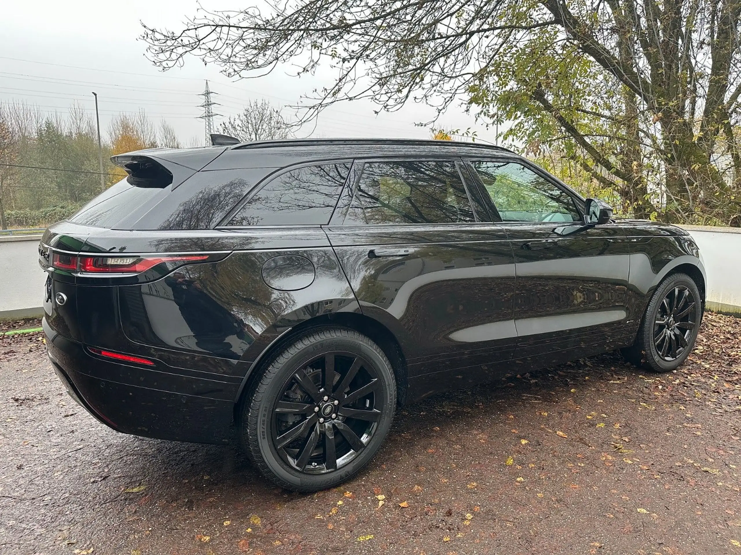 Land Rover - Range Rover Velar