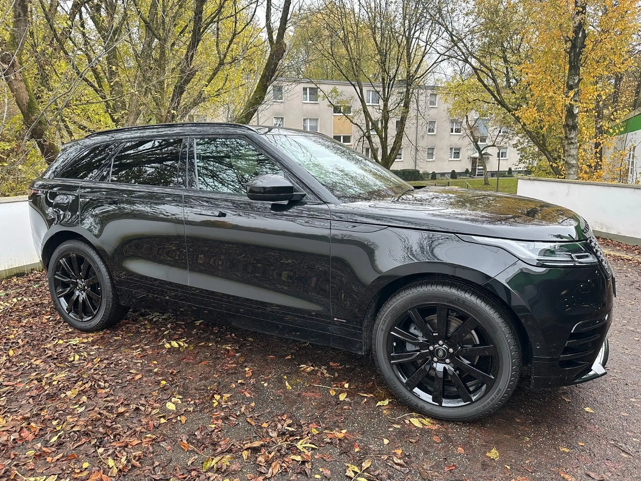 Land Rover - Range Rover Velar