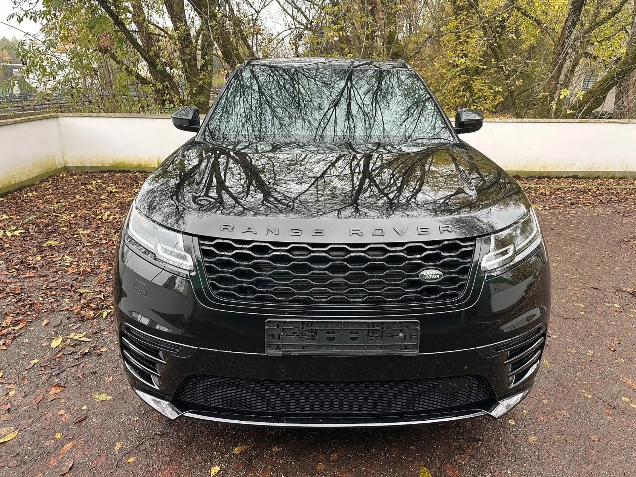 Land Rover - Range Rover Velar