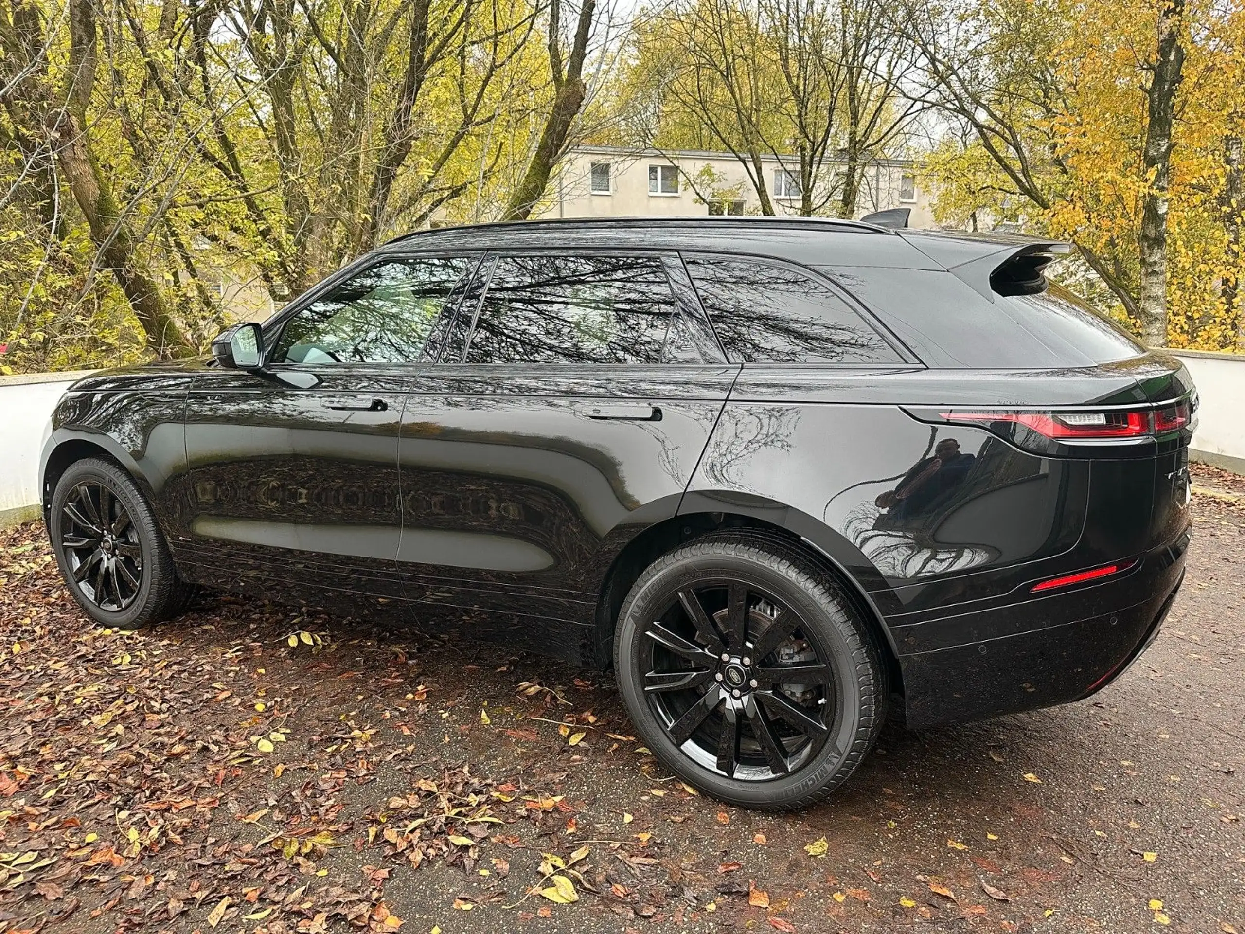 Land Rover - Range Rover Velar