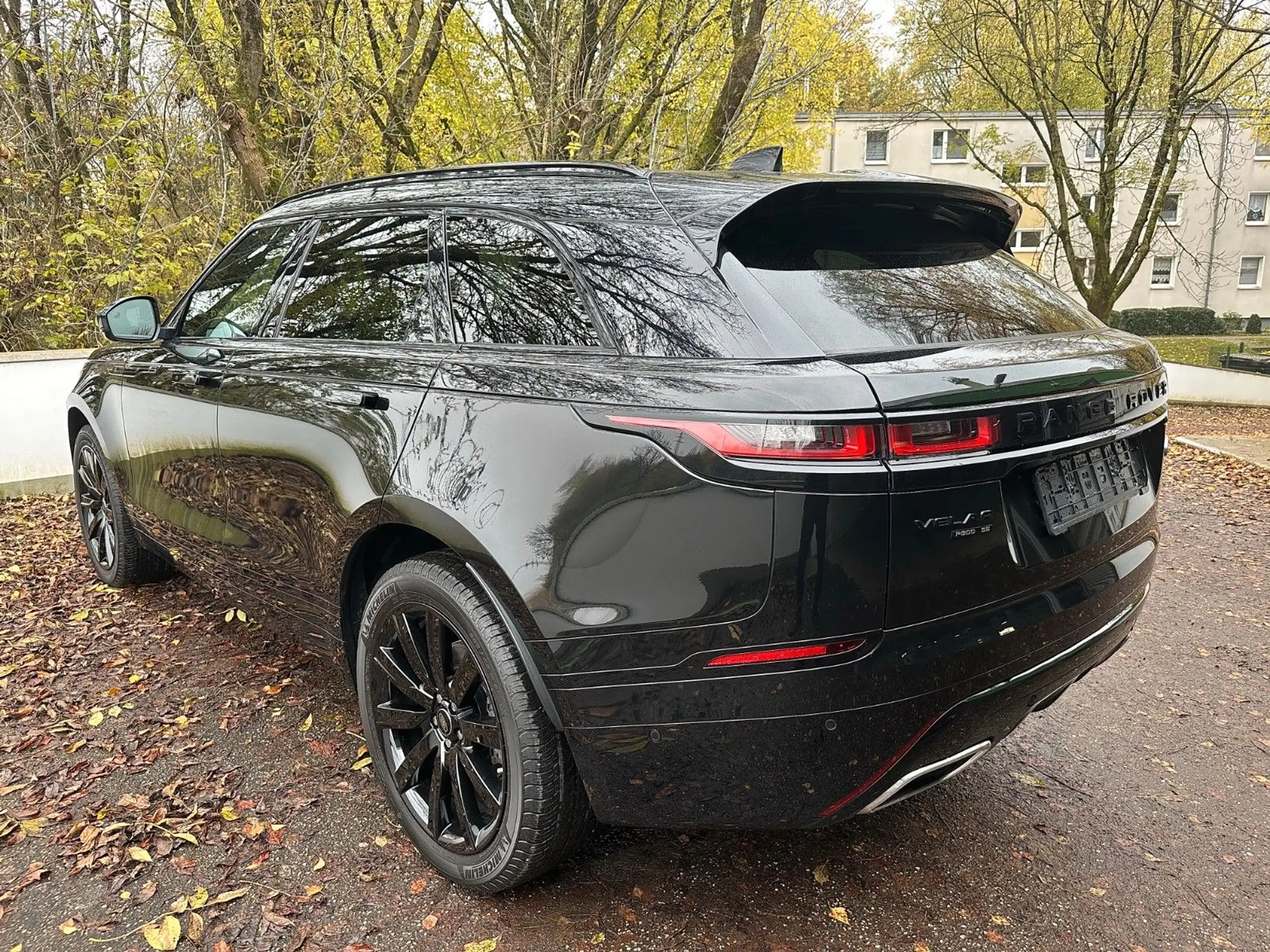 Land Rover - Range Rover Velar