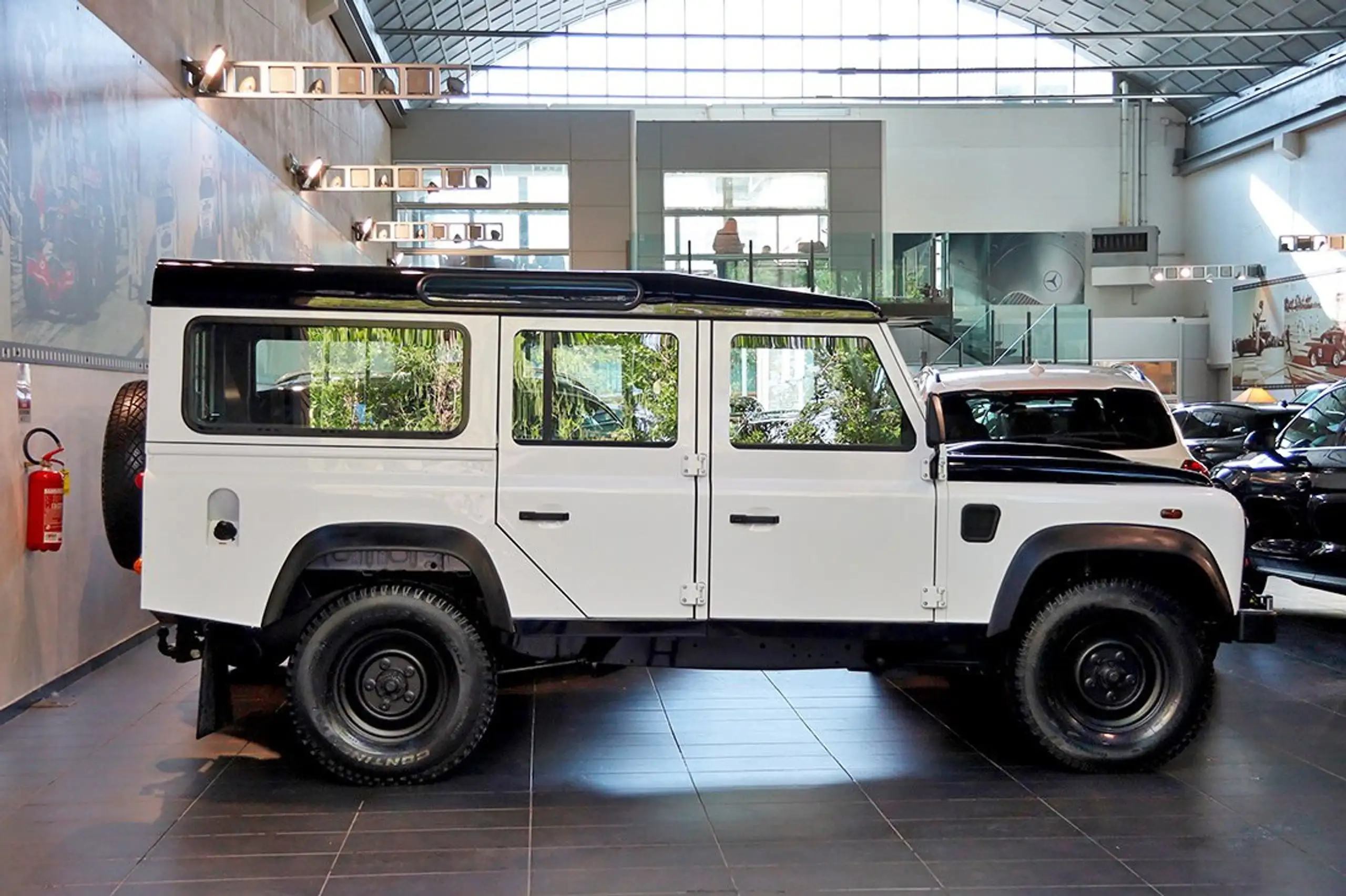 Land Rover - Defender