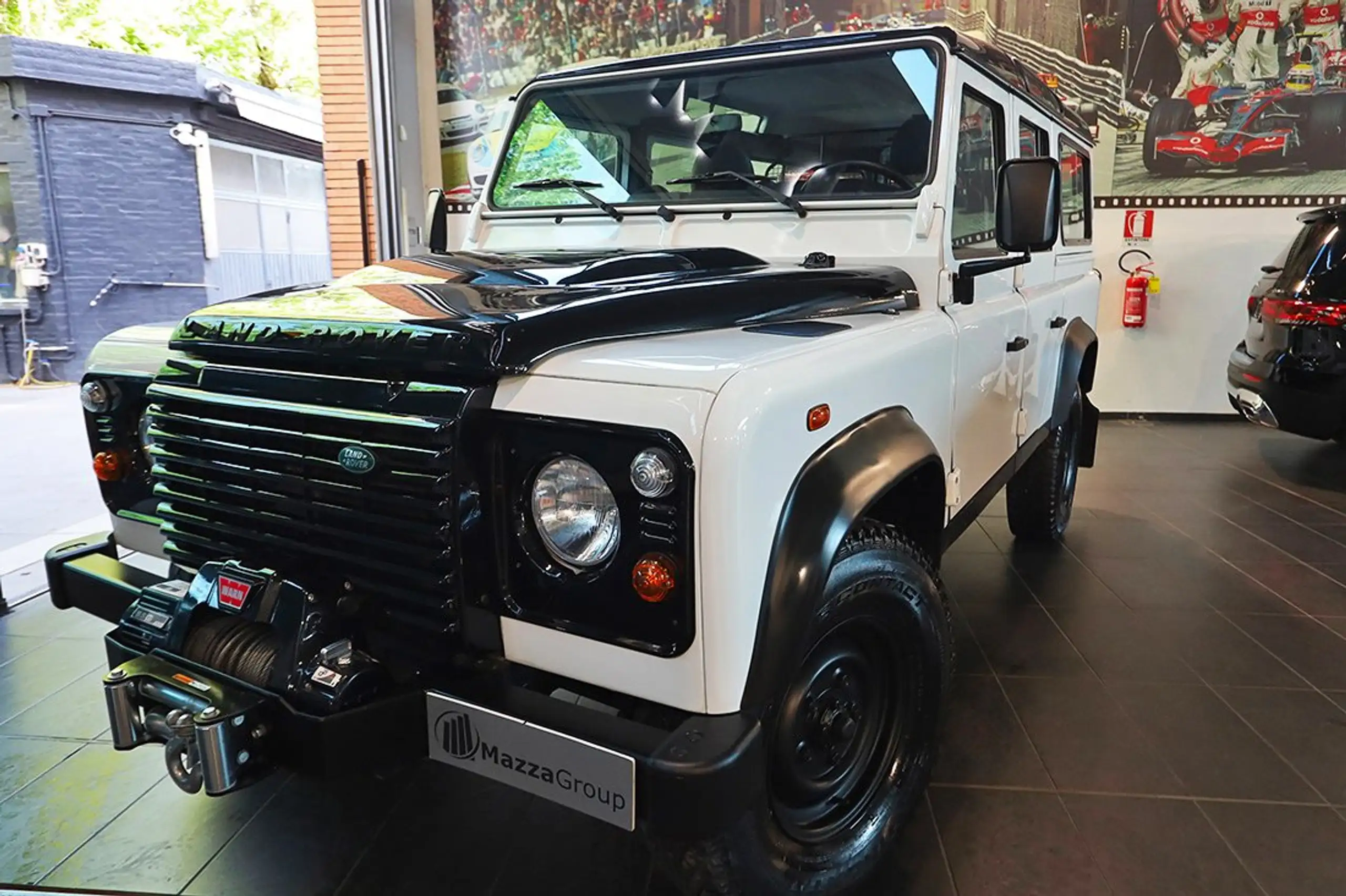 Land Rover - Defender