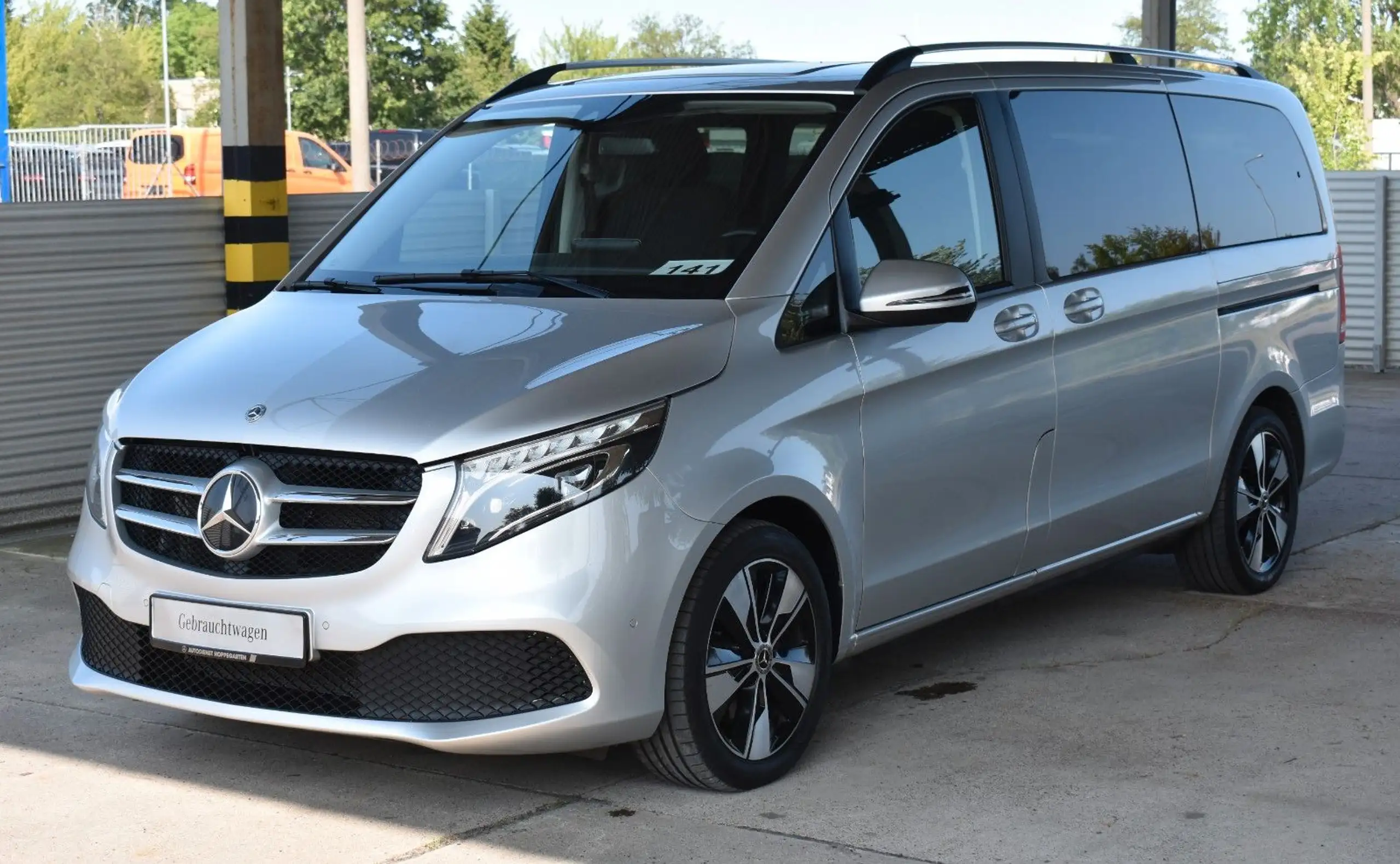 Mercedes-Benz - V 250