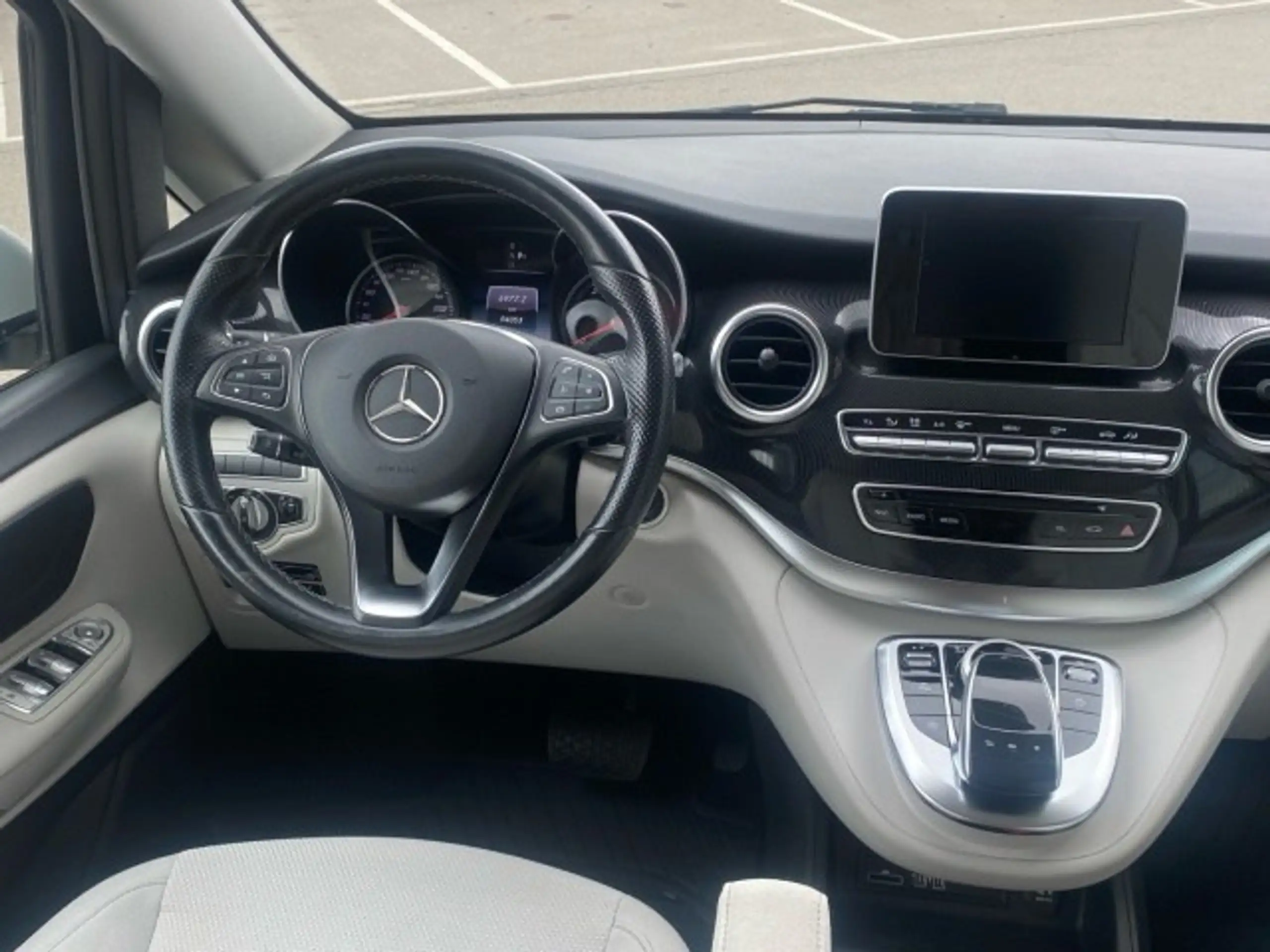 Mercedes-Benz - V