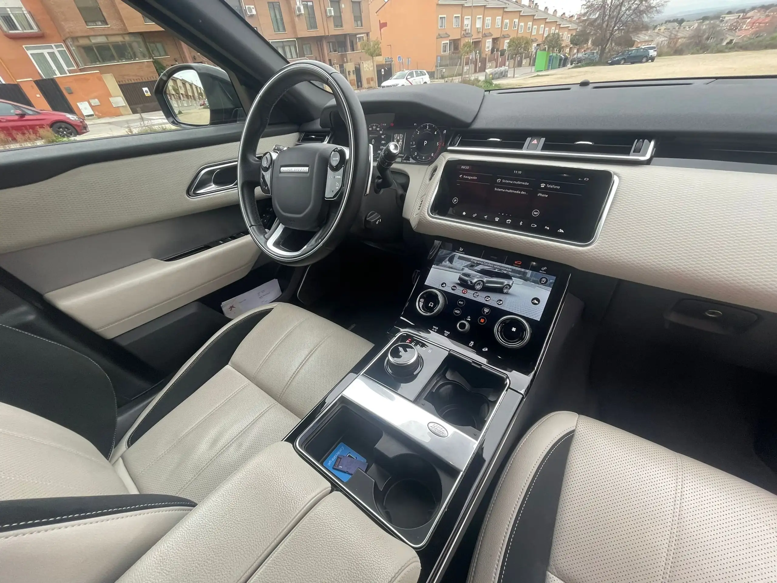 Land Rover - Range Rover Velar