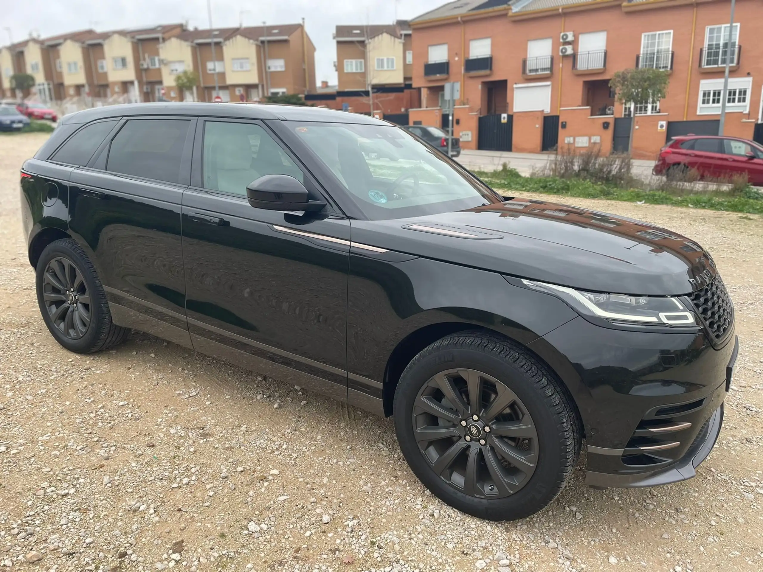 Land Rover - Range Rover Velar