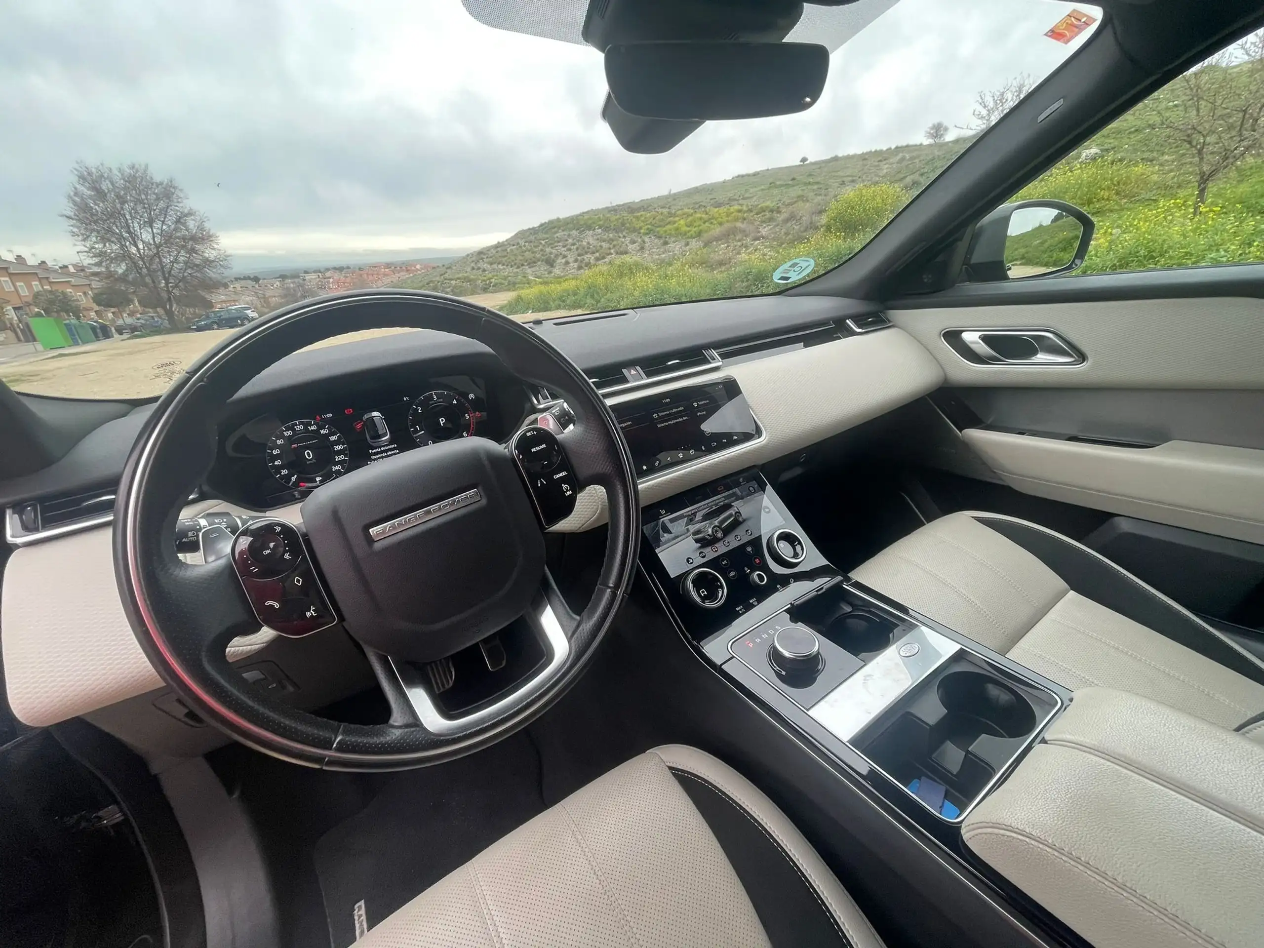 Land Rover - Range Rover Velar