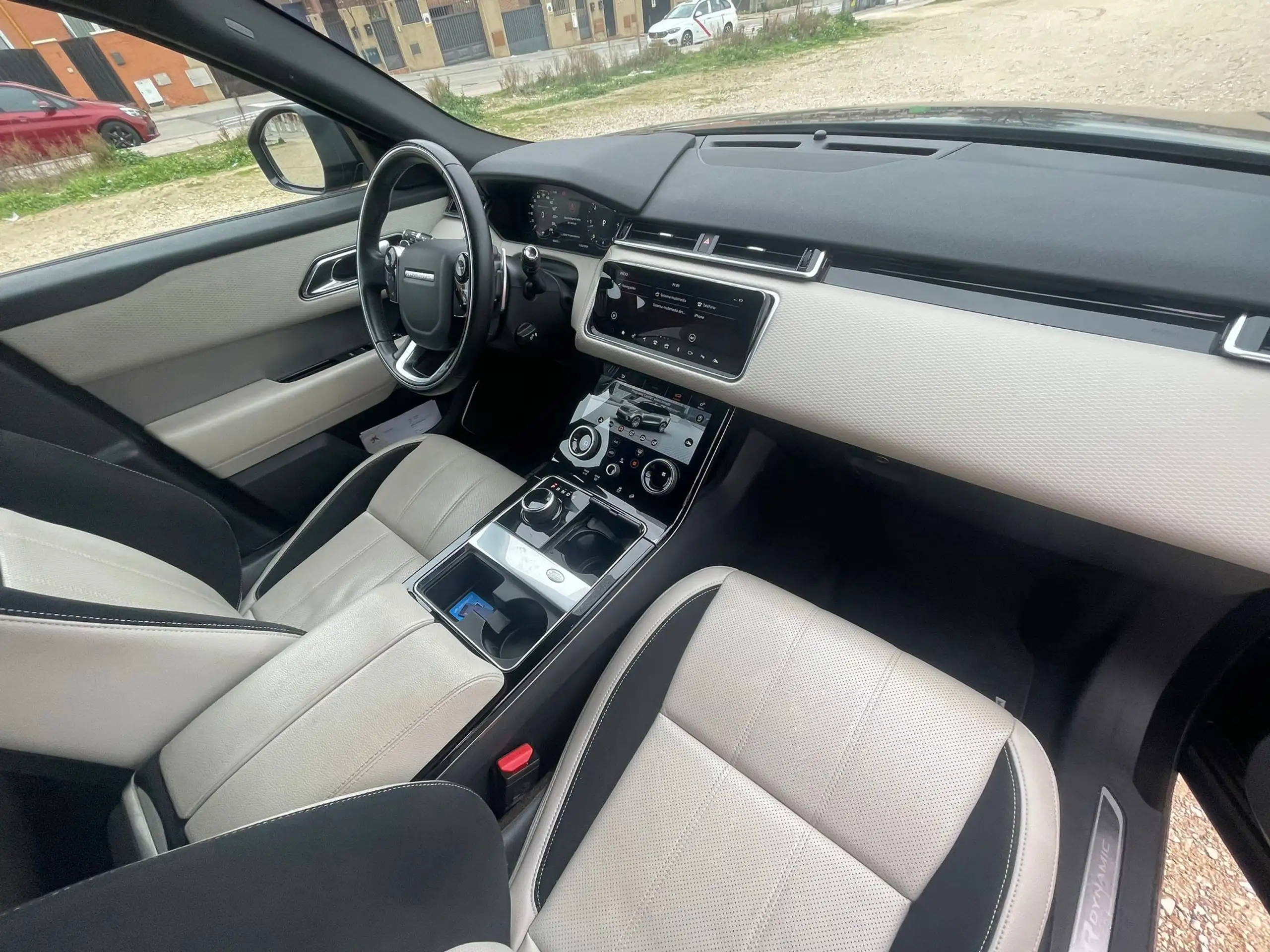 Land Rover - Range Rover Velar