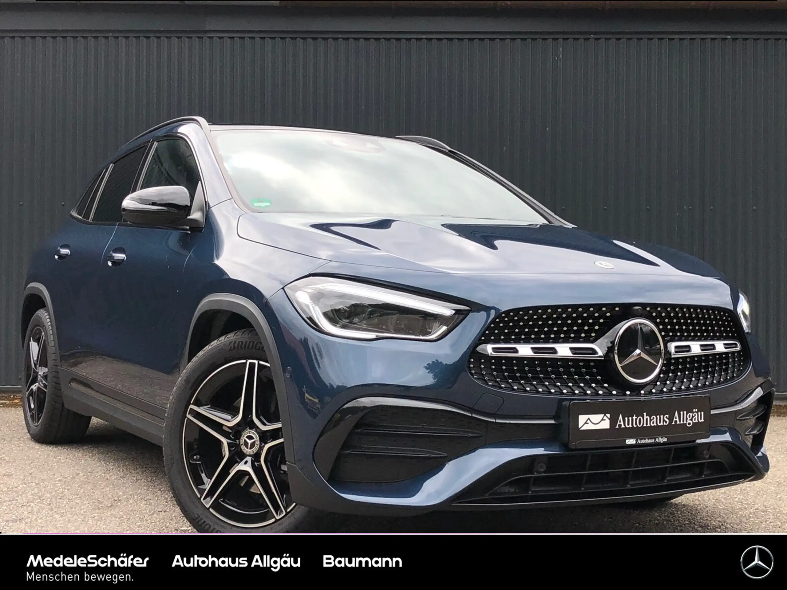 Mercedes-Benz - GLA 220