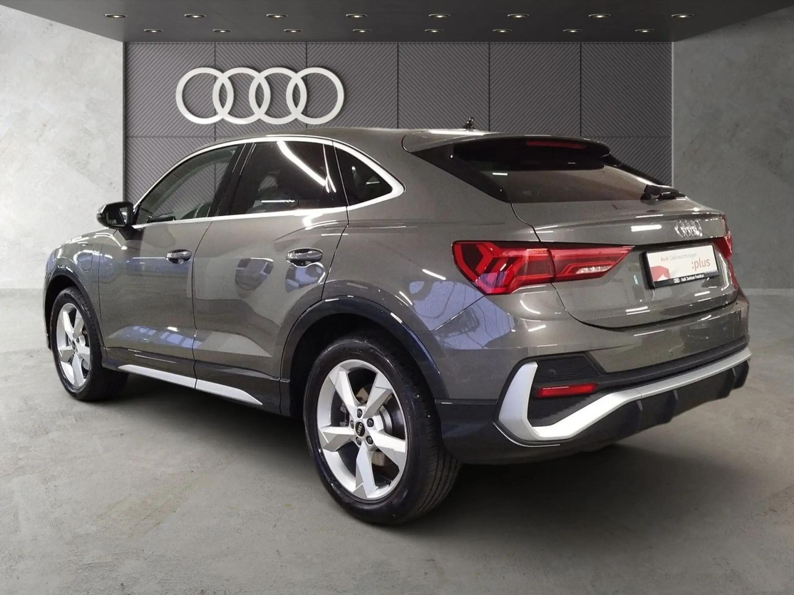 Audi - Q3