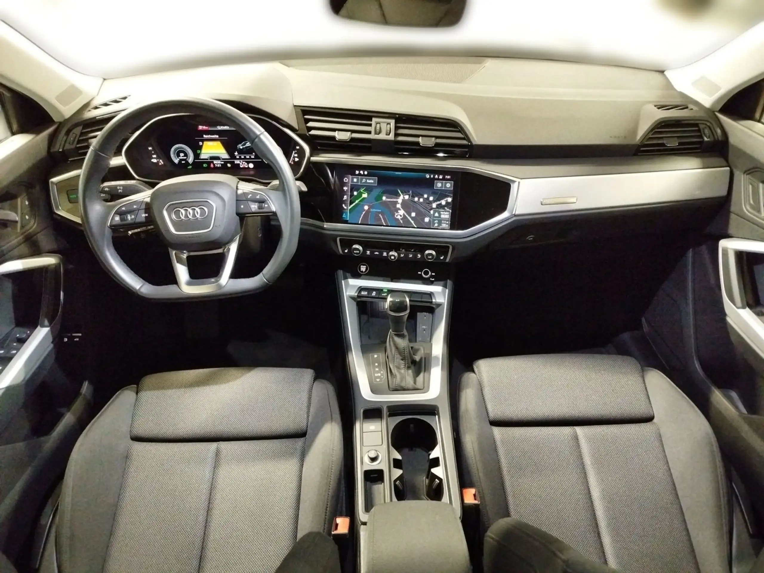 Audi - Q3