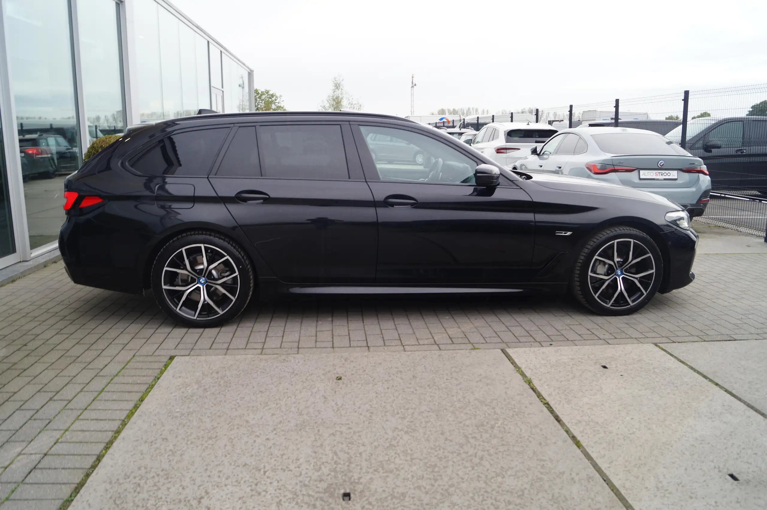 BMW - 530