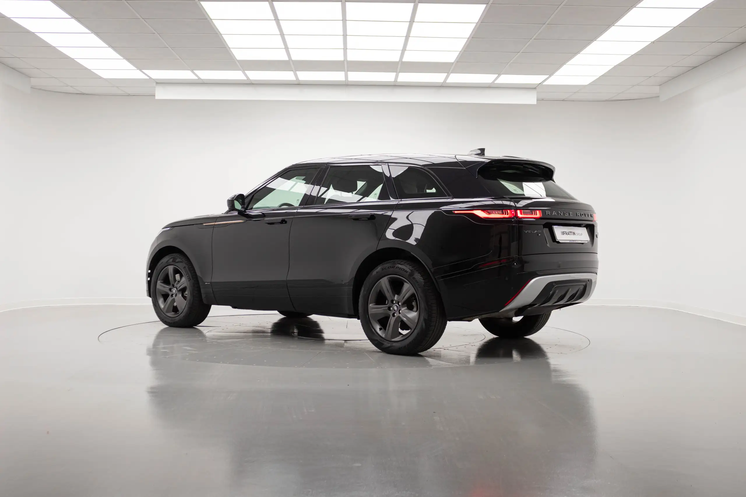 Land Rover - Range Rover Velar