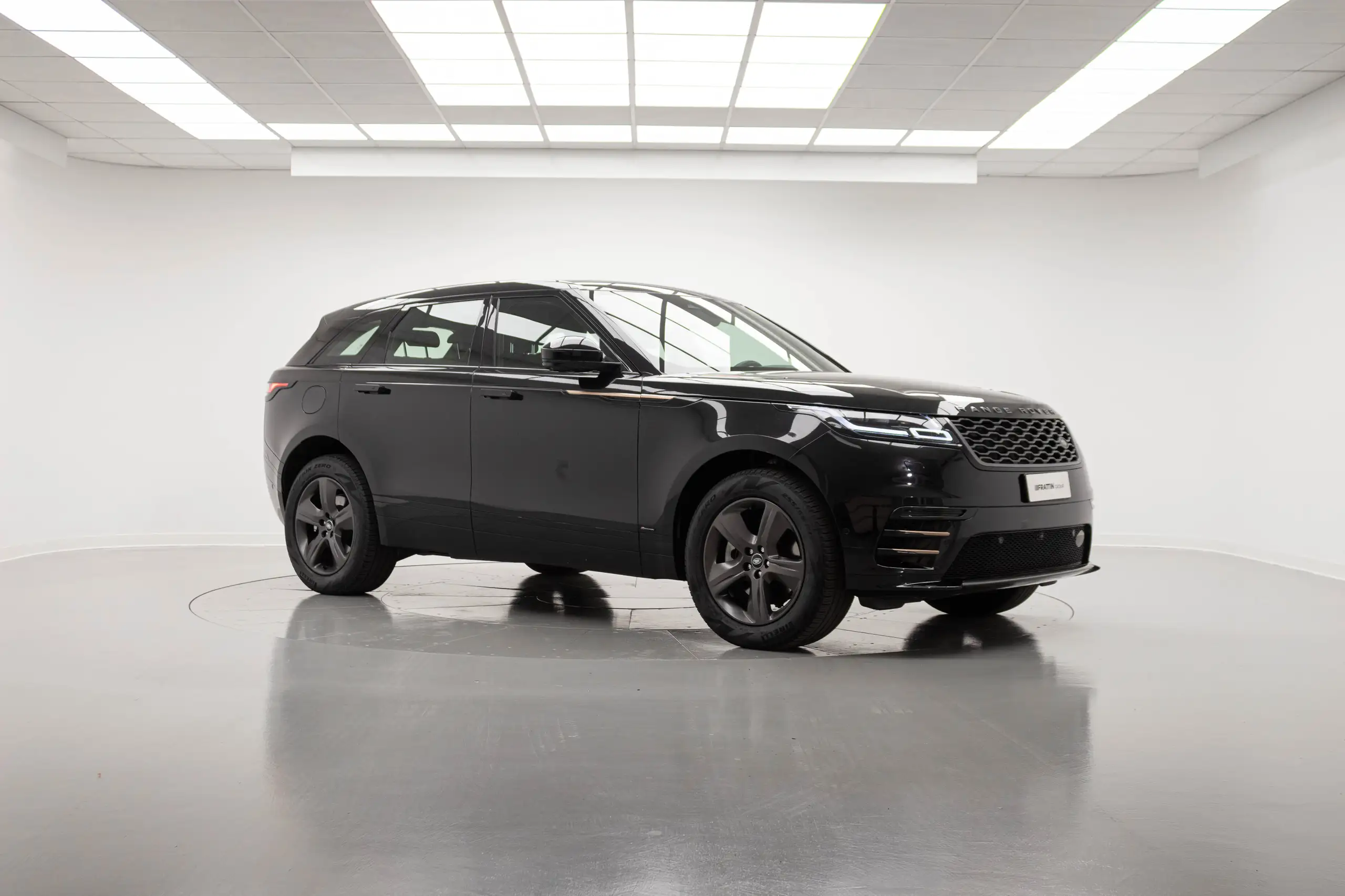 Land Rover - Range Rover Velar