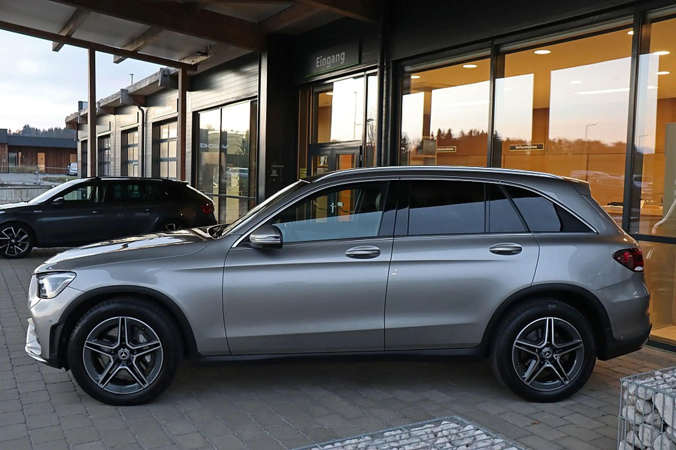 Mercedes-Benz - GLC 300