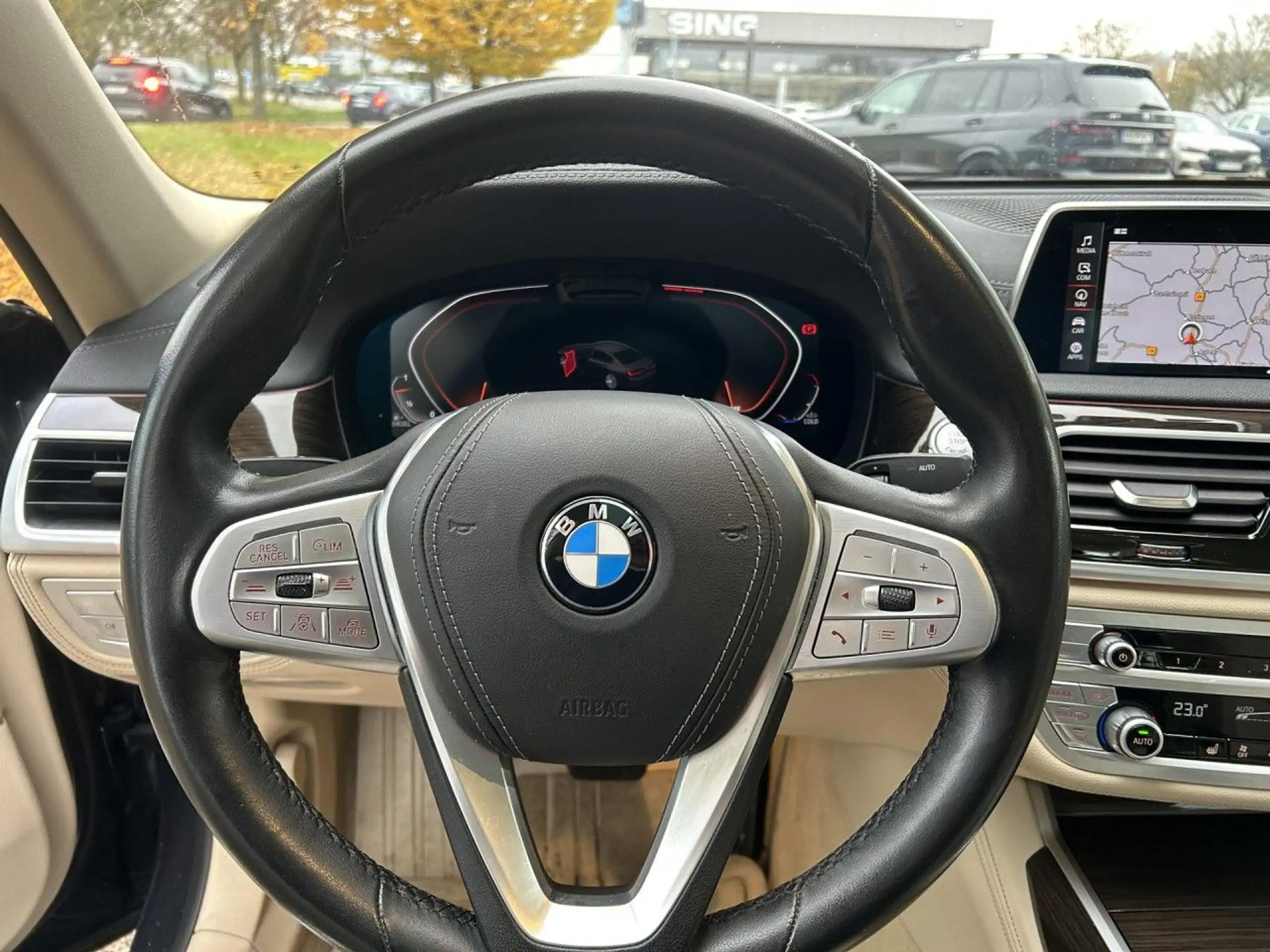 BMW - 740