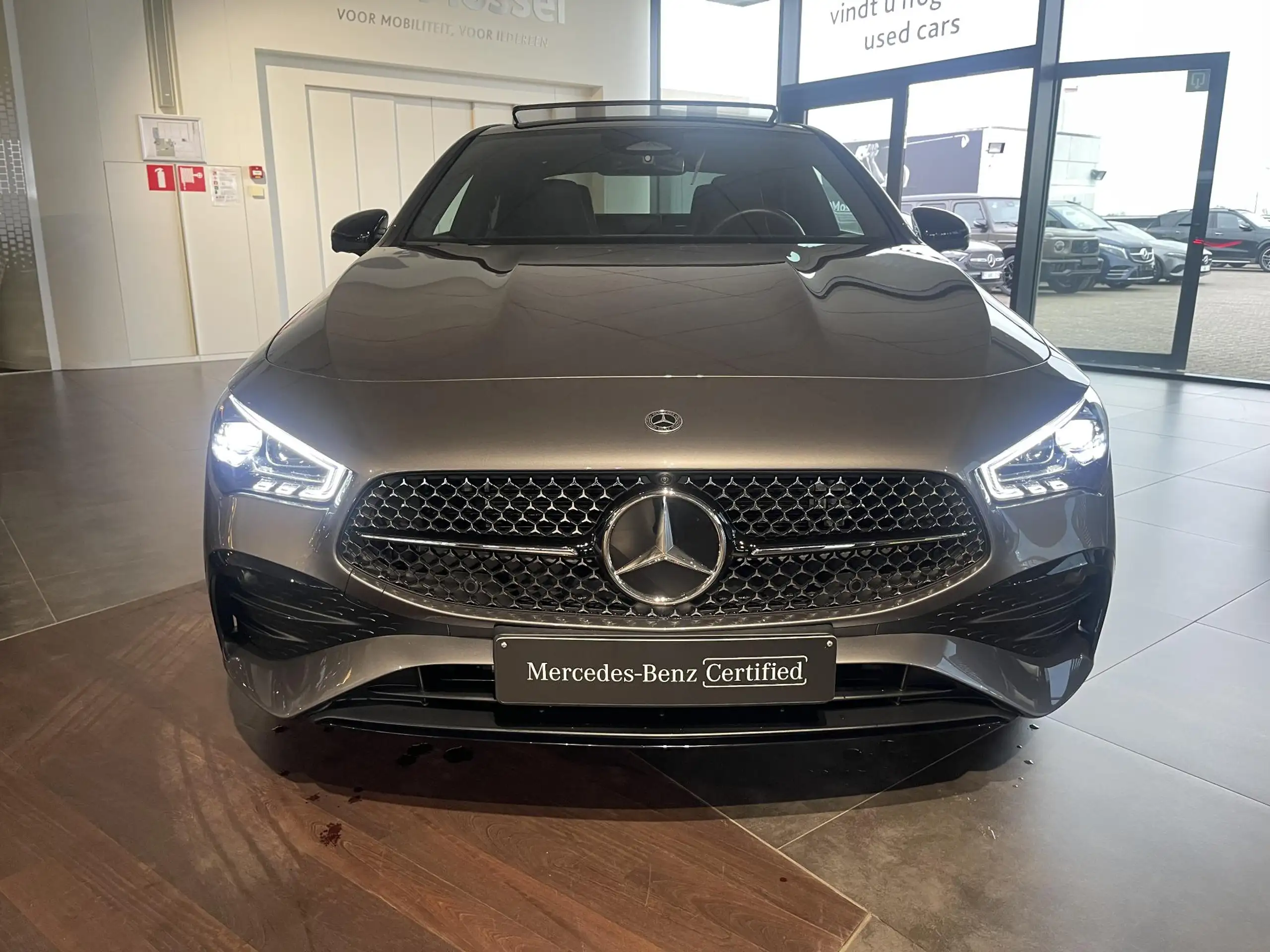 Mercedes-Benz - CLA 250