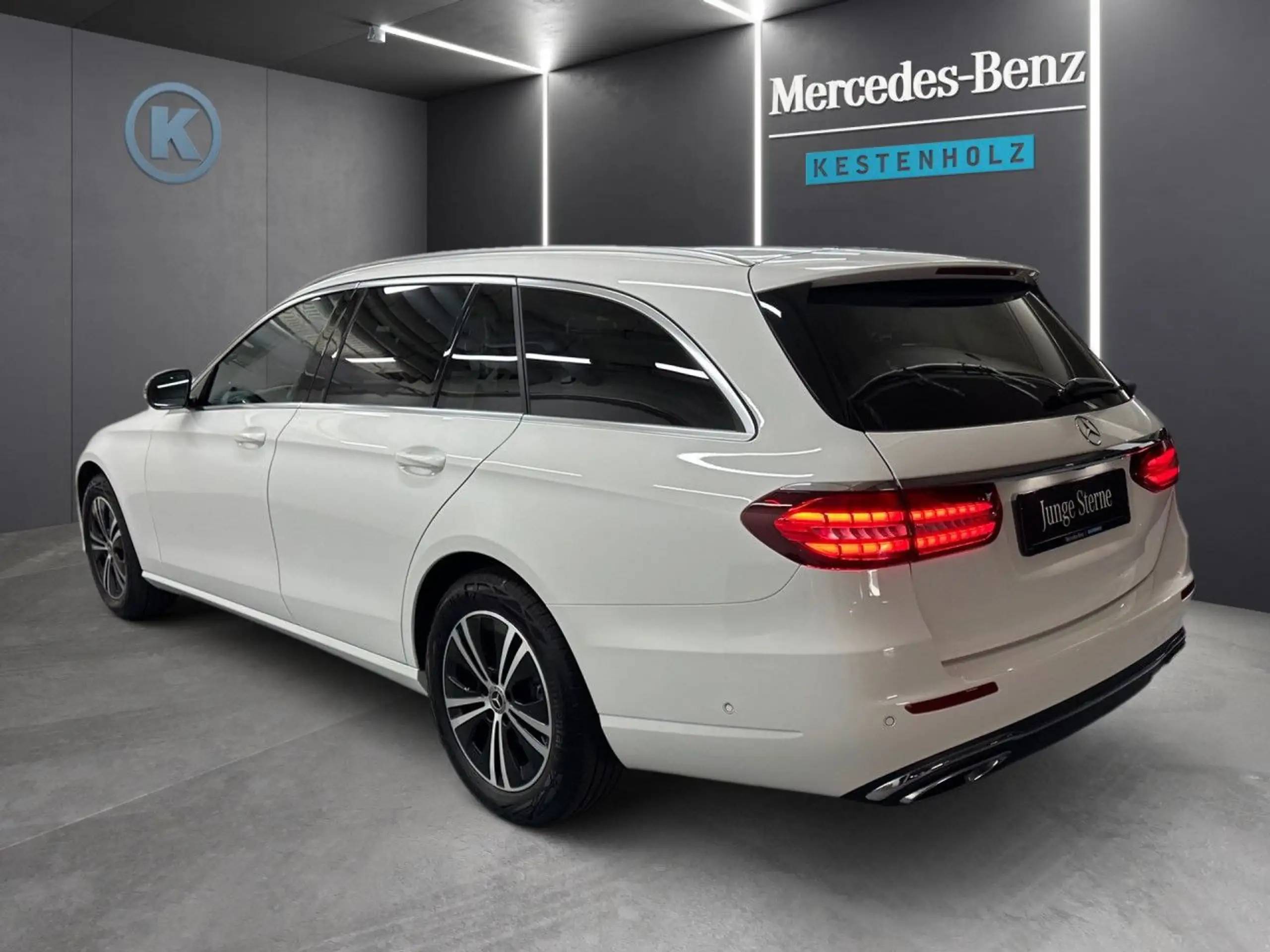 Mercedes-Benz - E 220