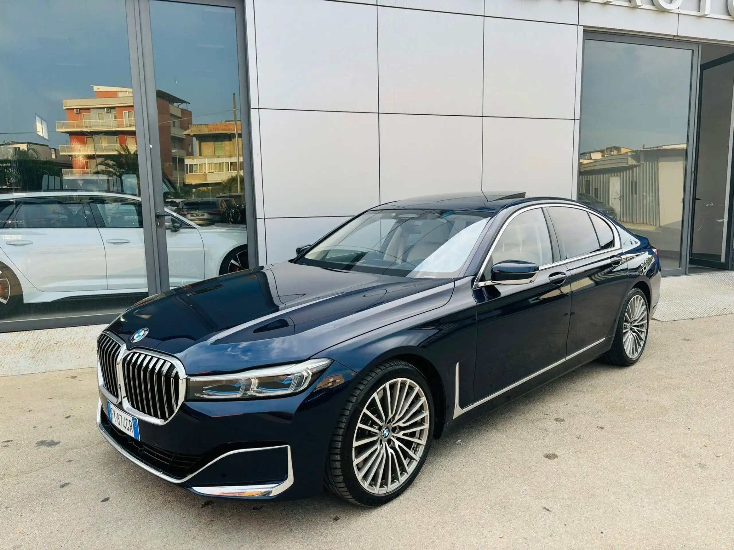 BMW - 750