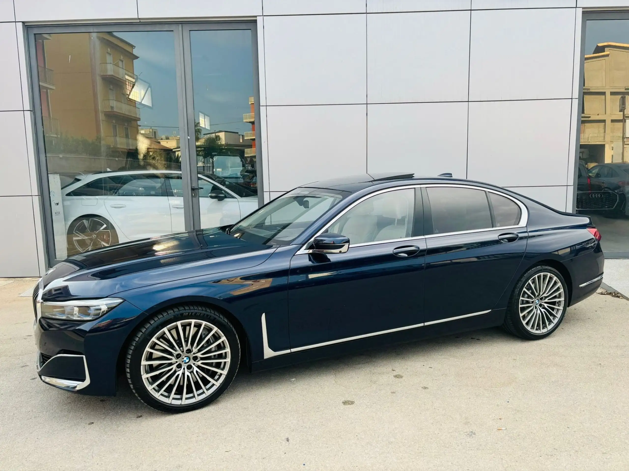 BMW - 750