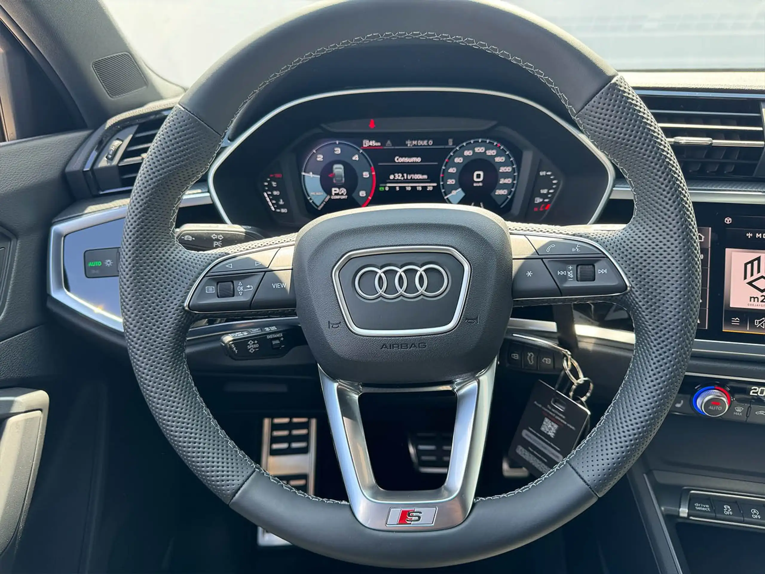 Audi - Q3