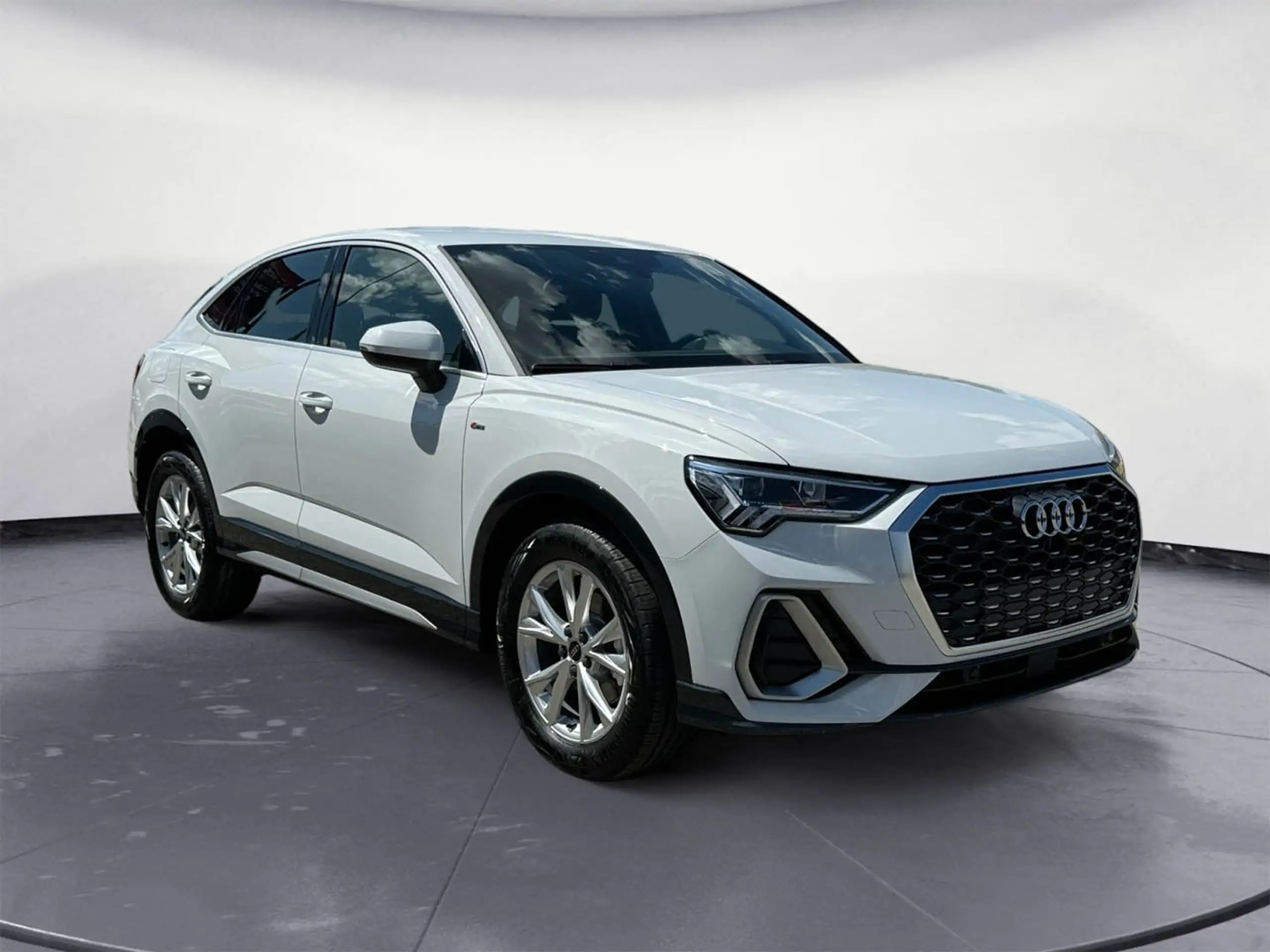 Audi - Q3