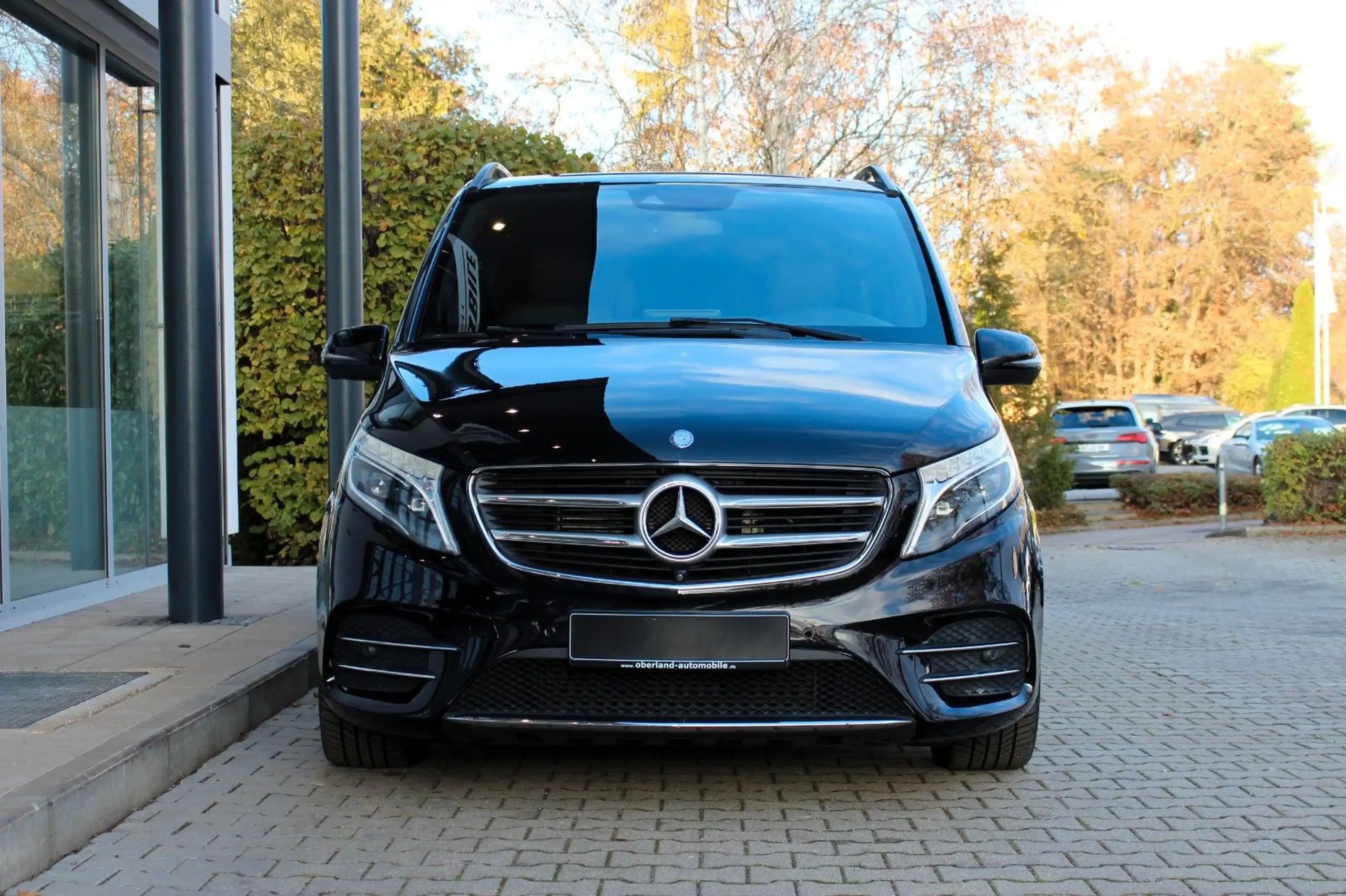 Mercedes-Benz - V 250