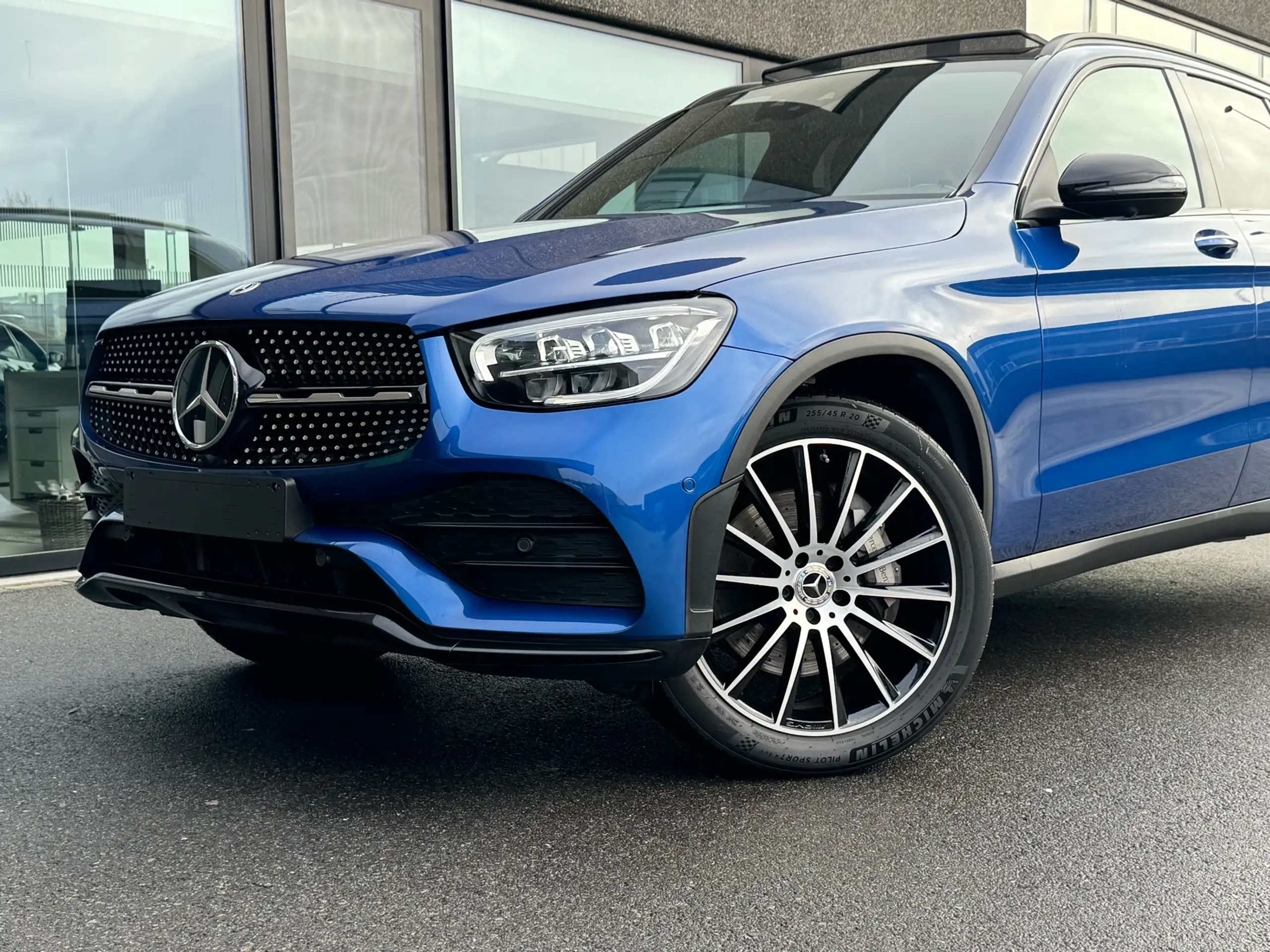 Mercedes-Benz - GLC 220