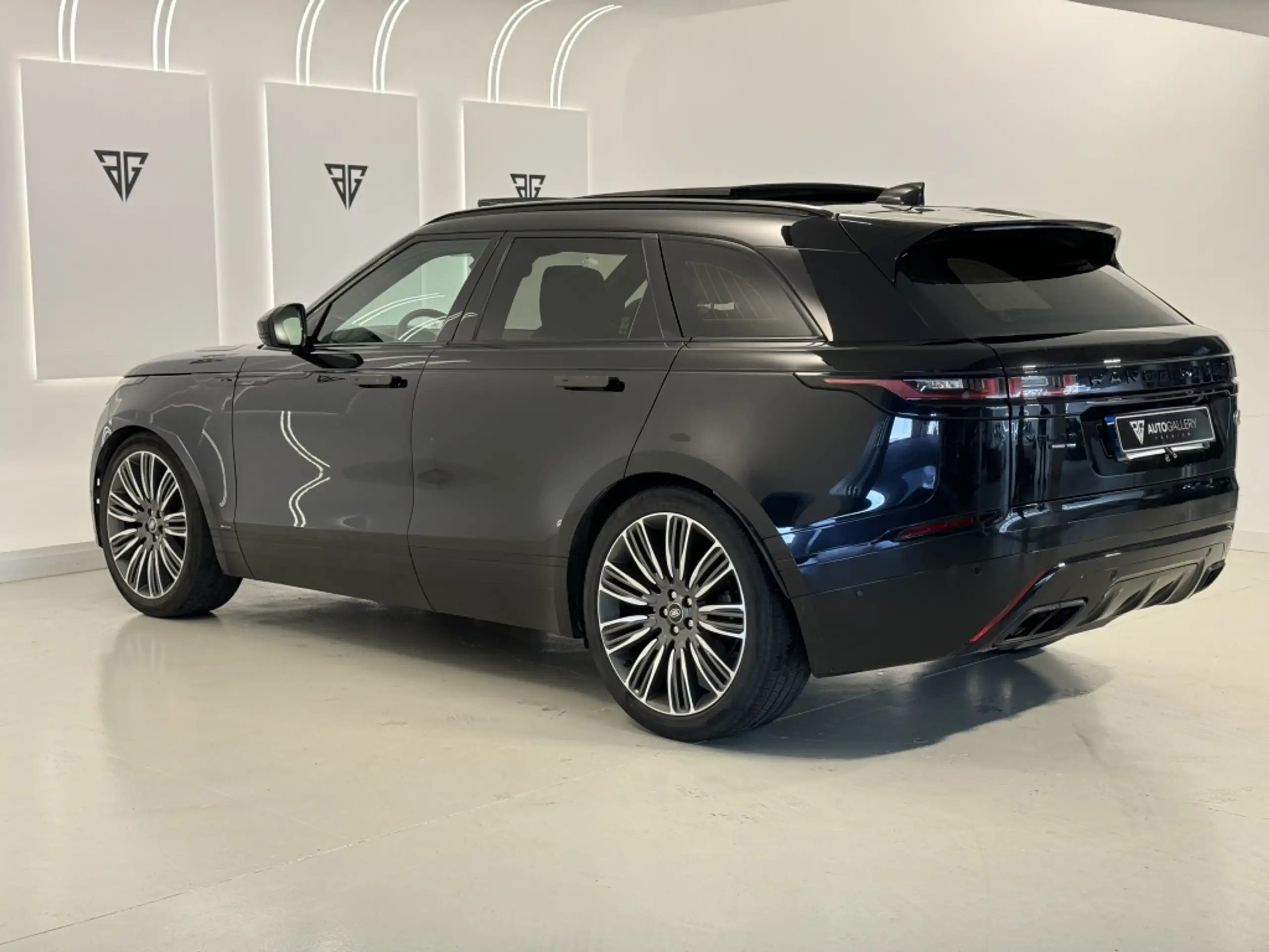 Land Rover - Range Rover Velar