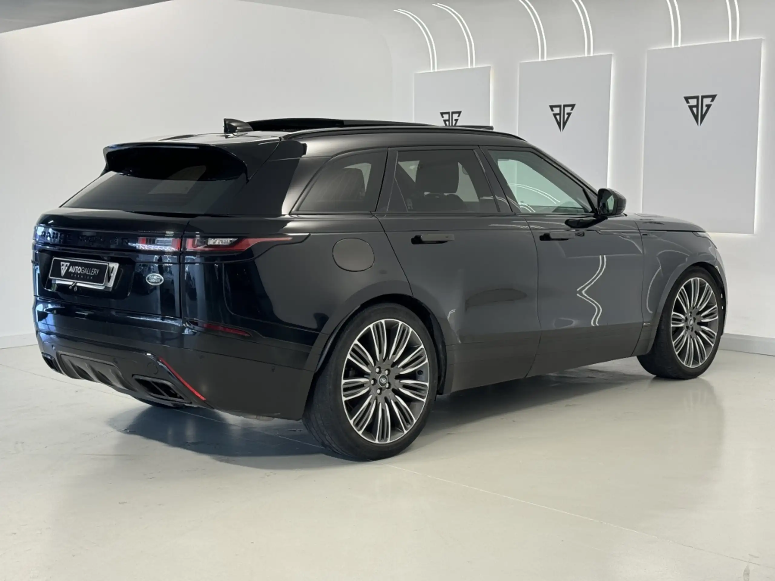 Land Rover - Range Rover Velar