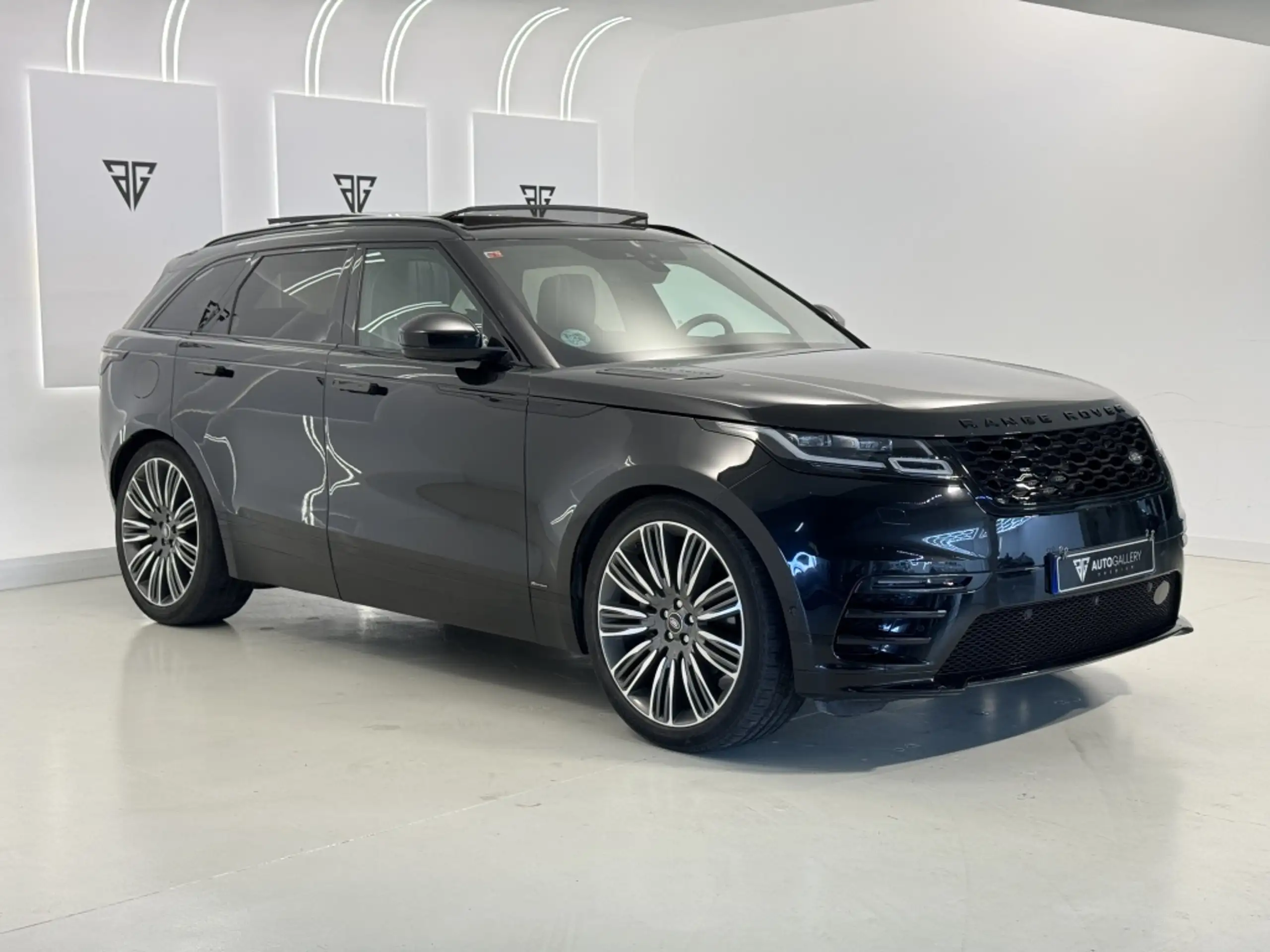 Land Rover - Range Rover Velar