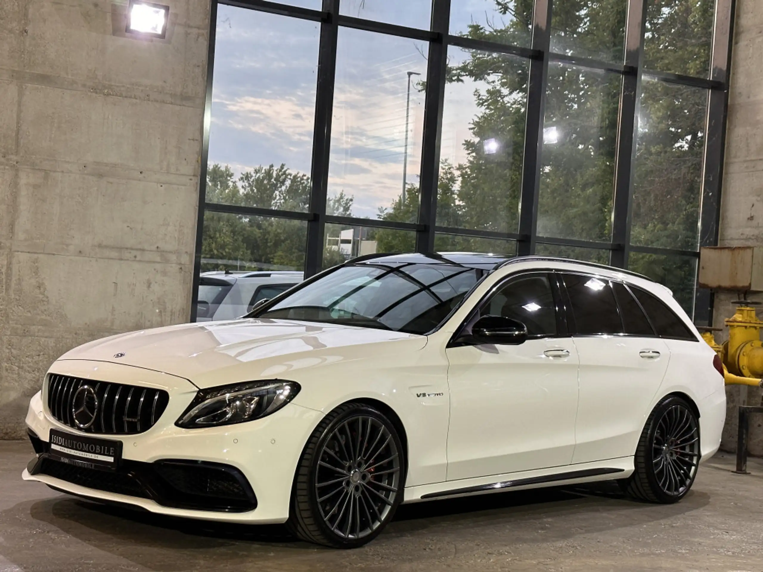 Mercedes-Benz - C 63 AMG