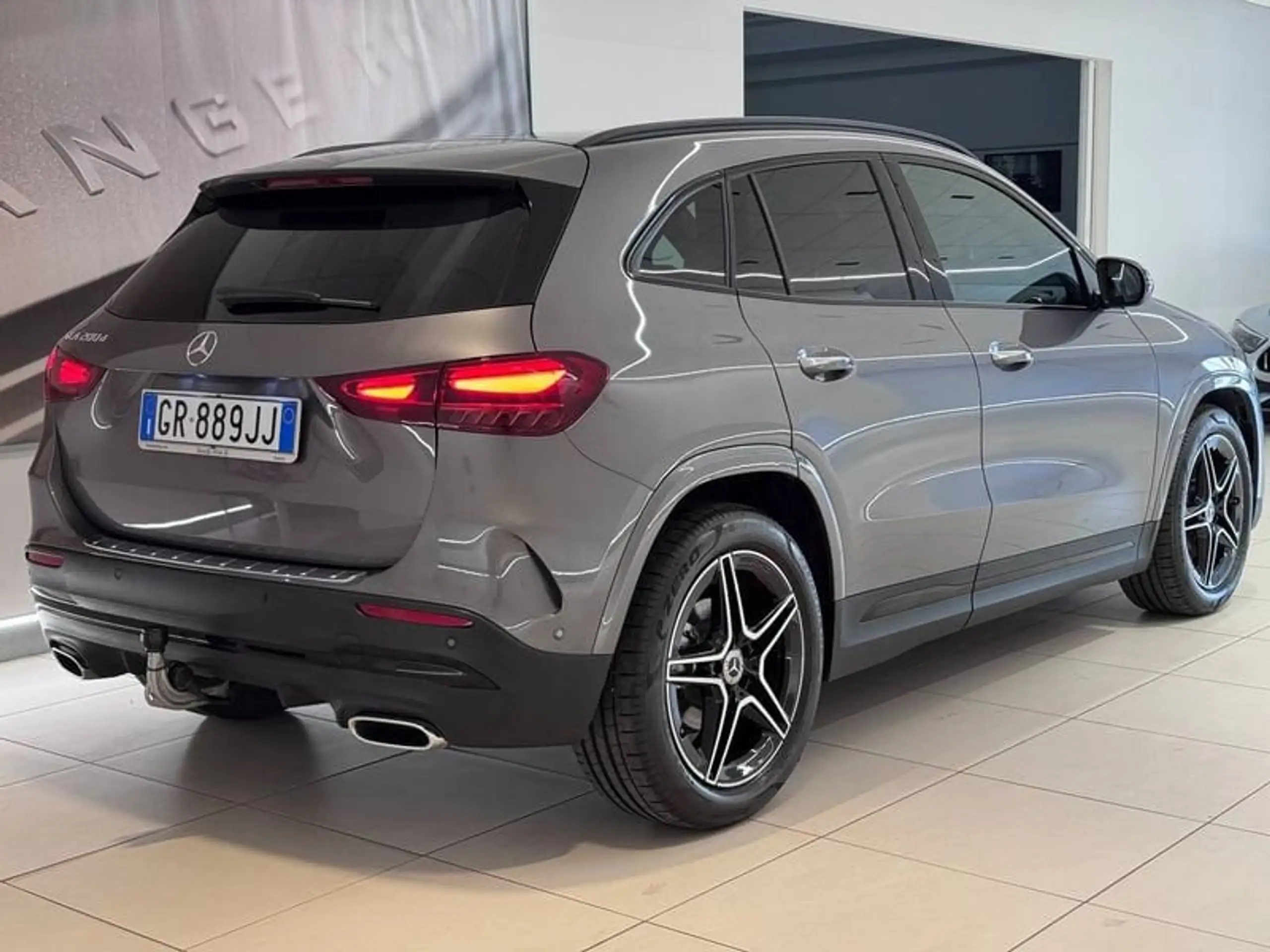 Mercedes-Benz - GLA 200