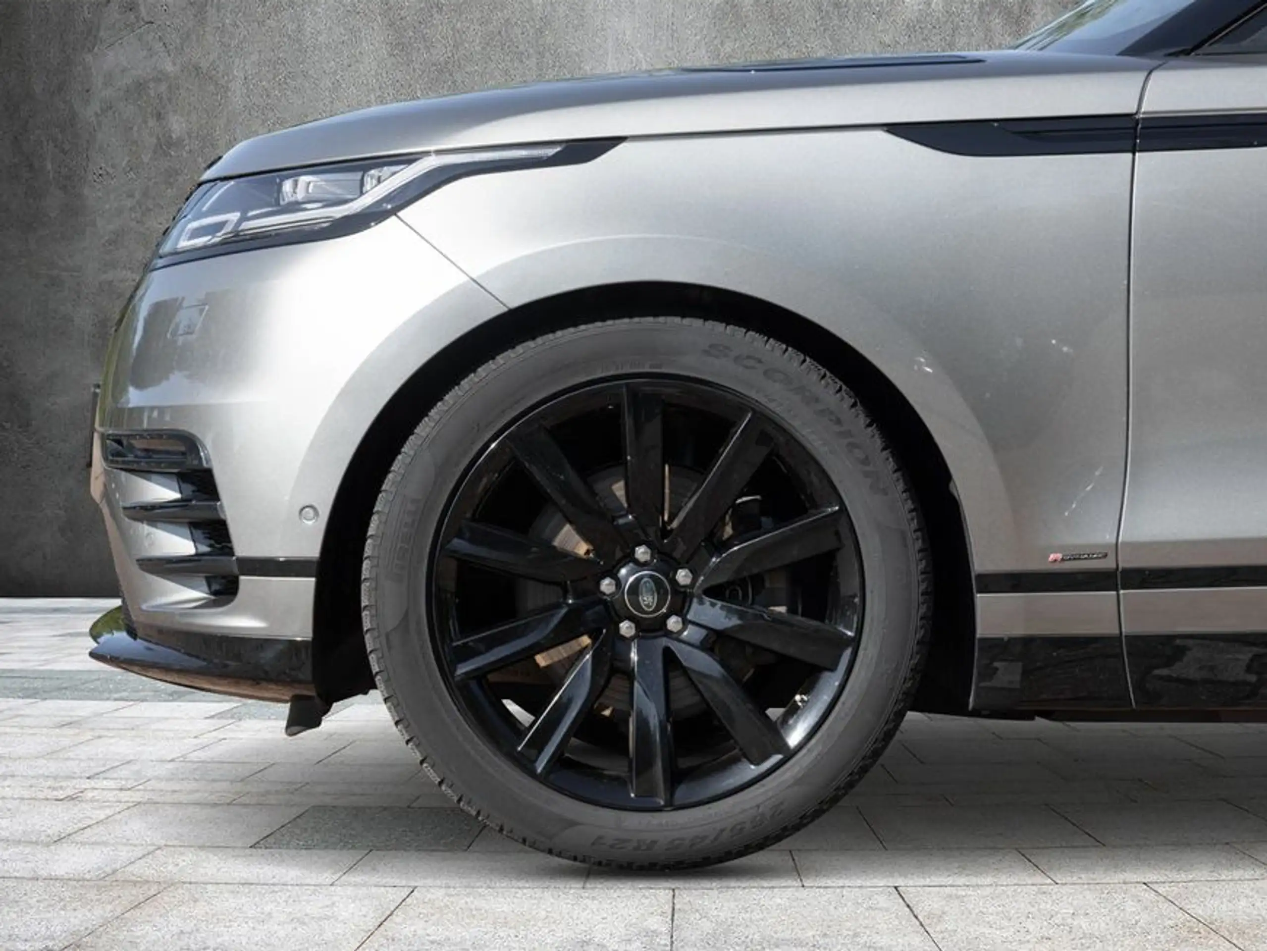 Land Rover - Range Rover Velar