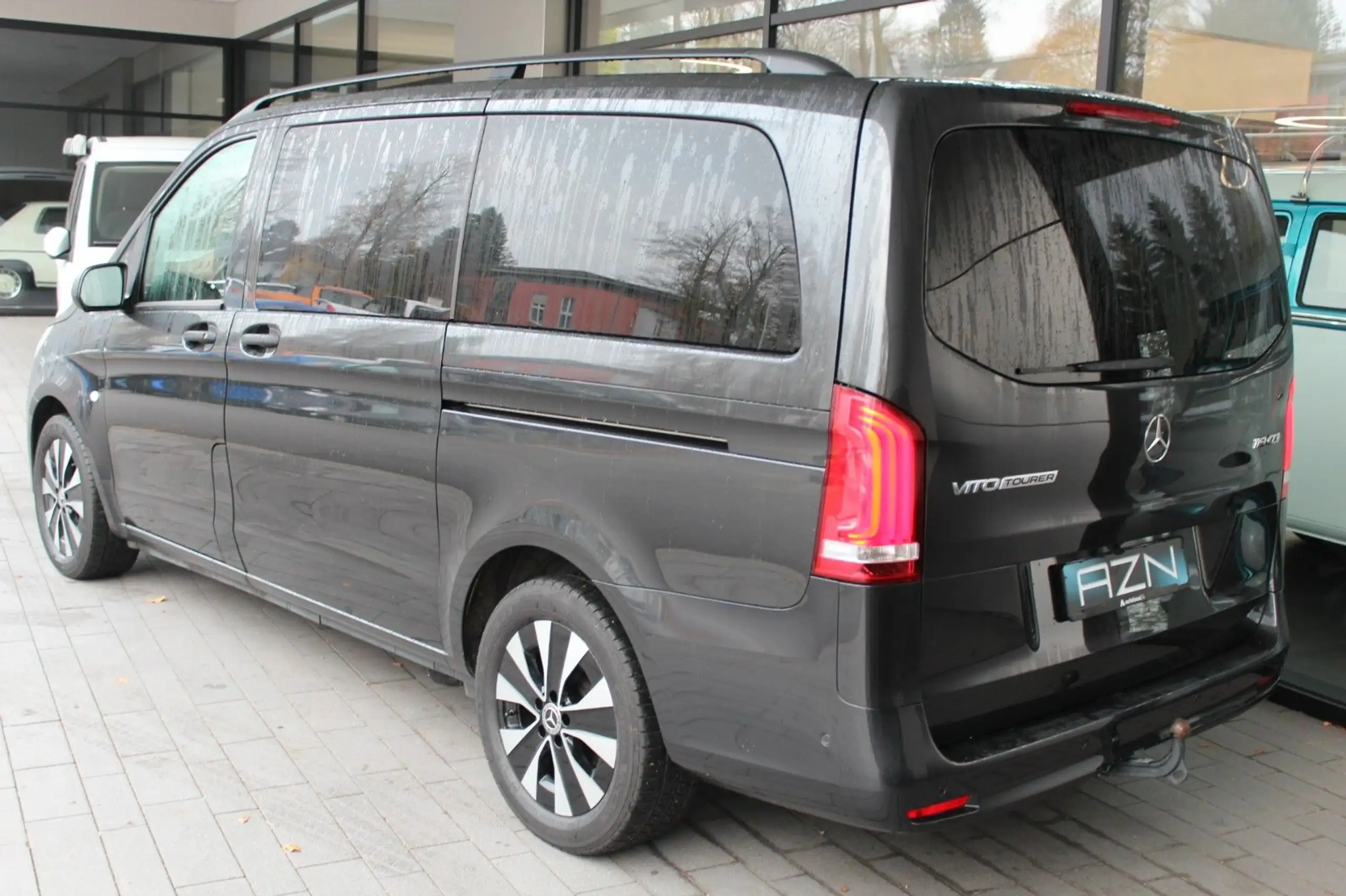 Mercedes-Benz - Vito