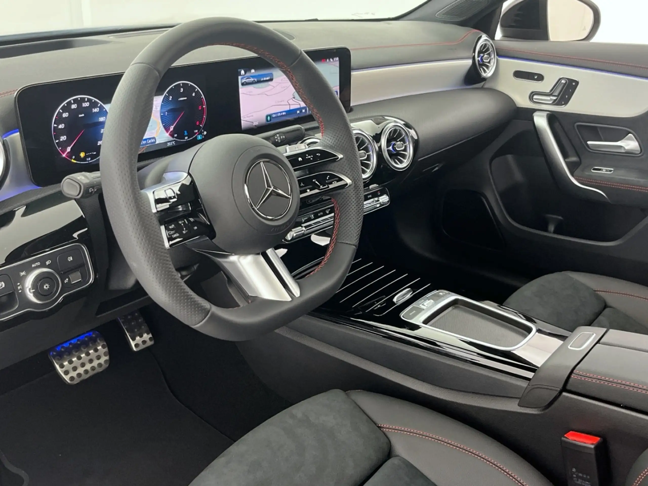 Mercedes-Benz - CLA 200