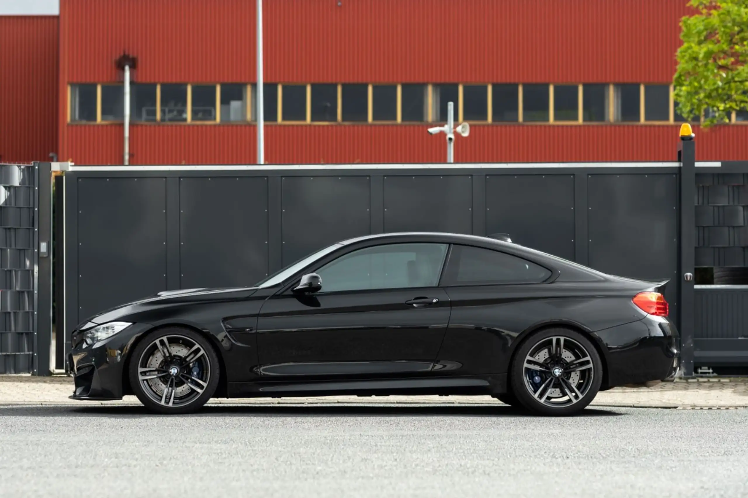 BMW - M4