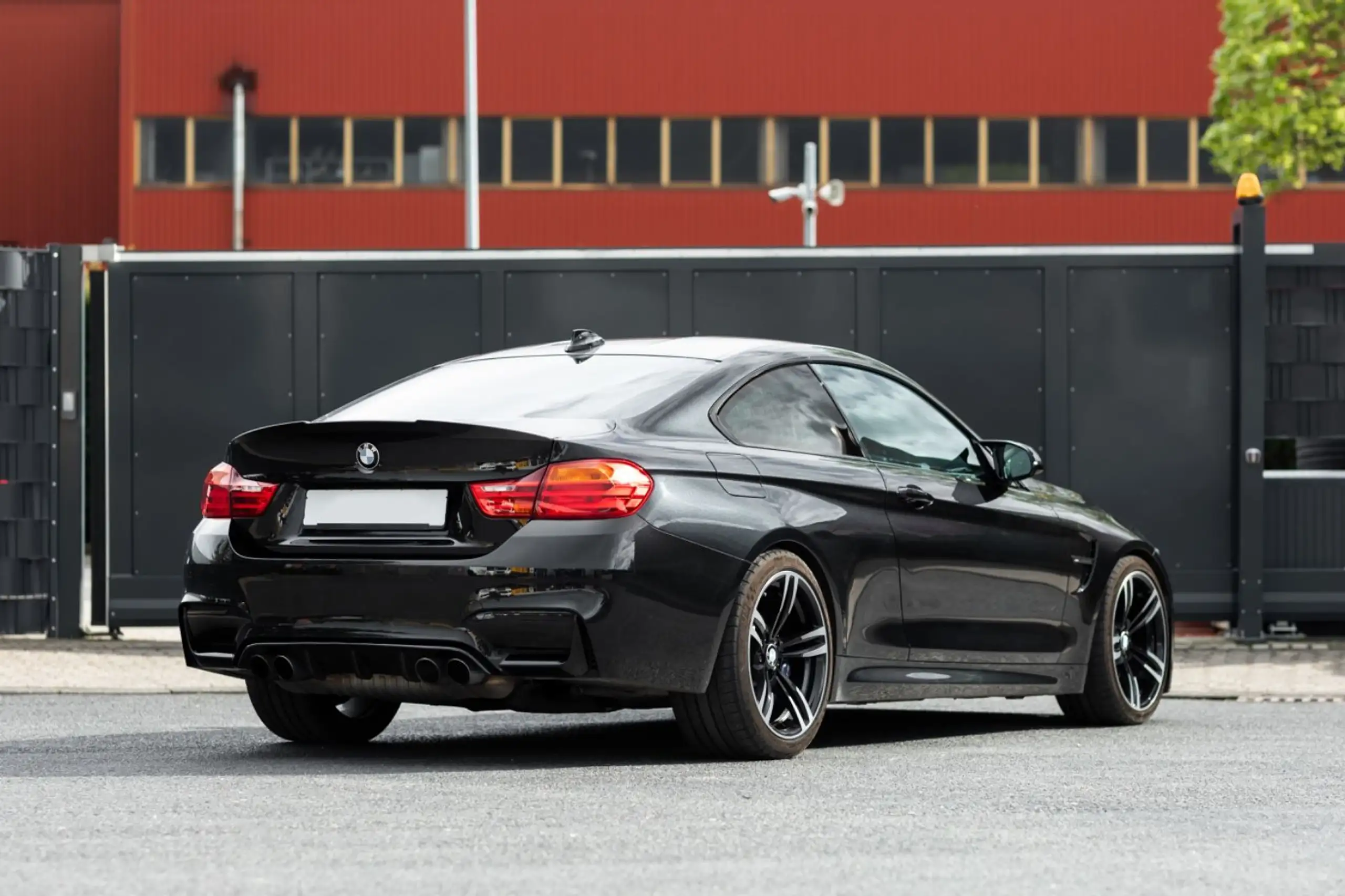 BMW - M4