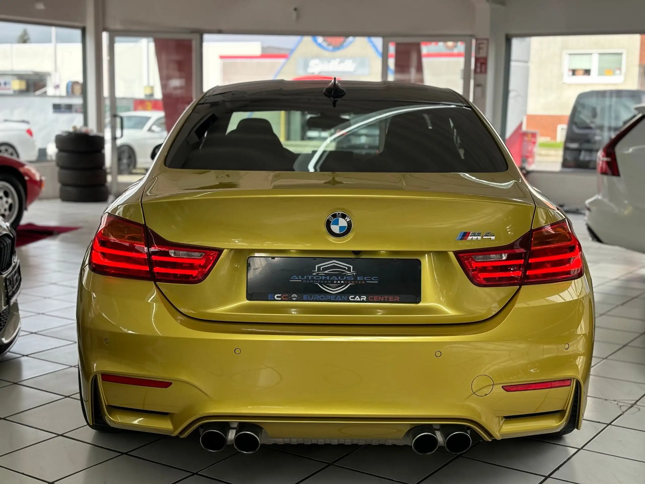 BMW - M4