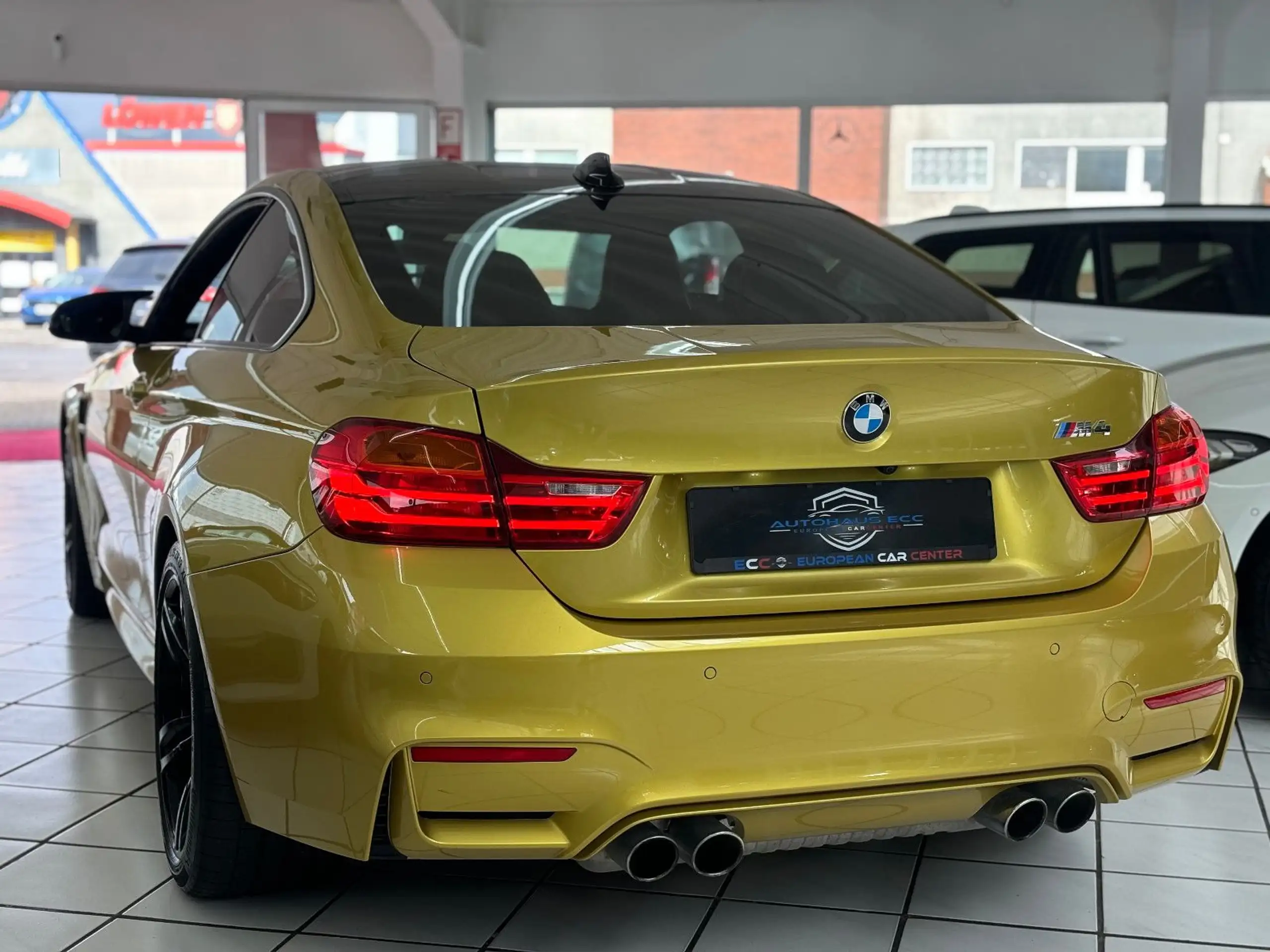 BMW - M4