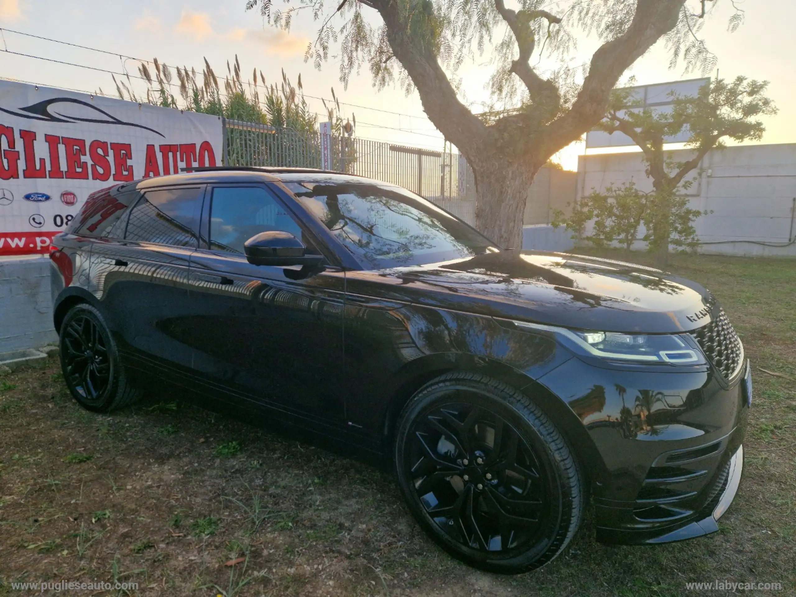 Land Rover - Range Rover Velar