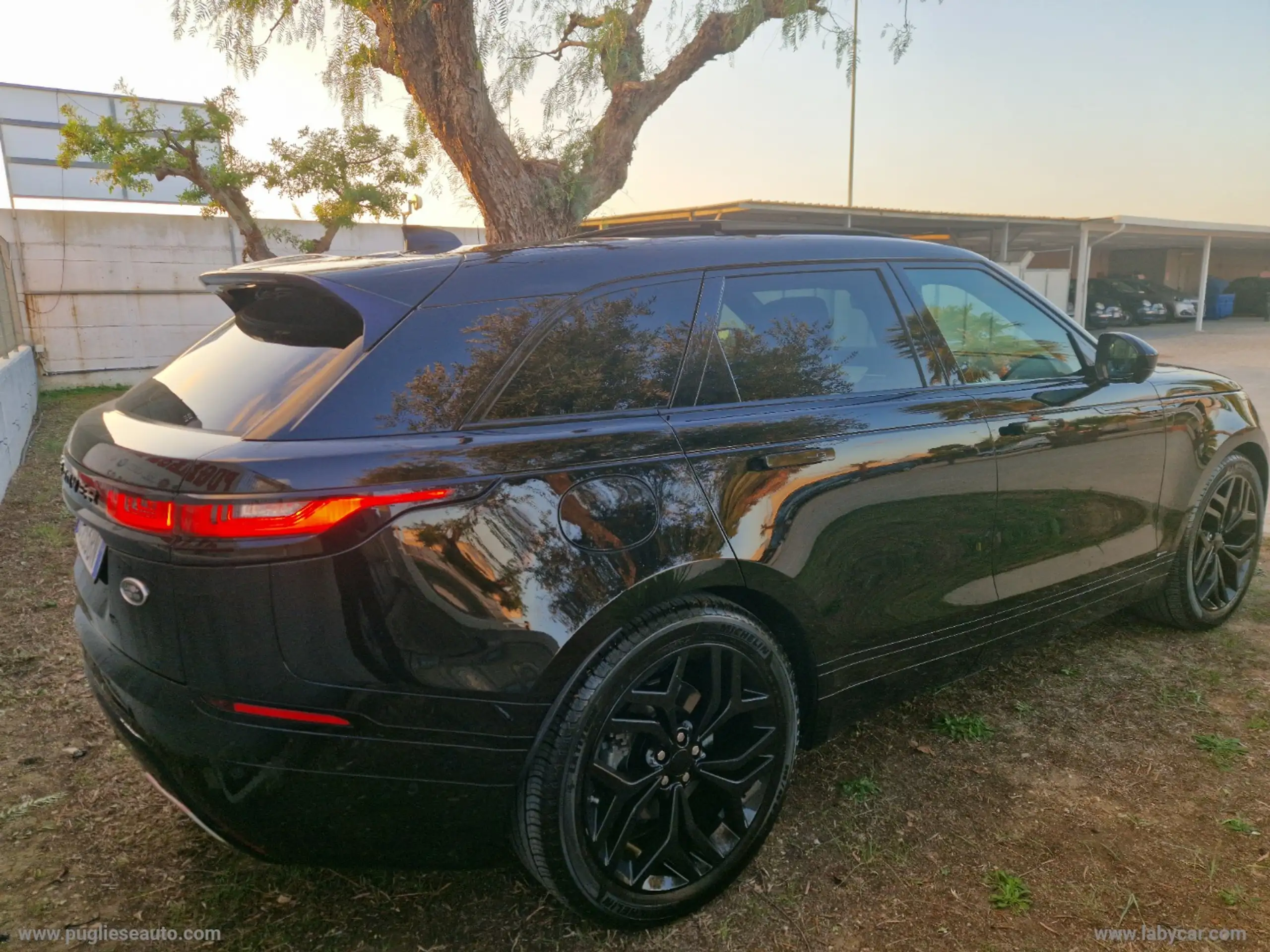 Land Rover - Range Rover Velar