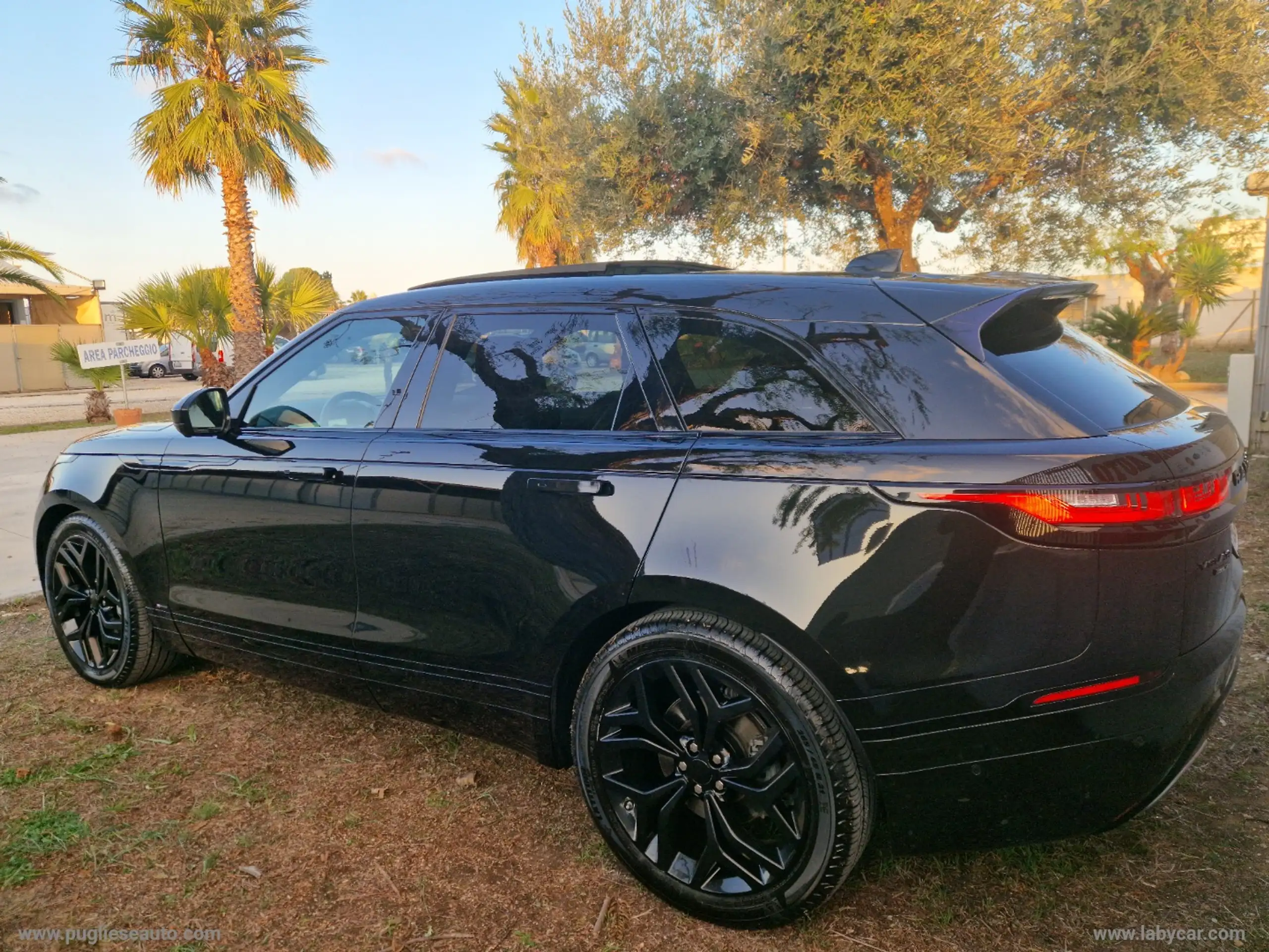 Land Rover - Range Rover Velar