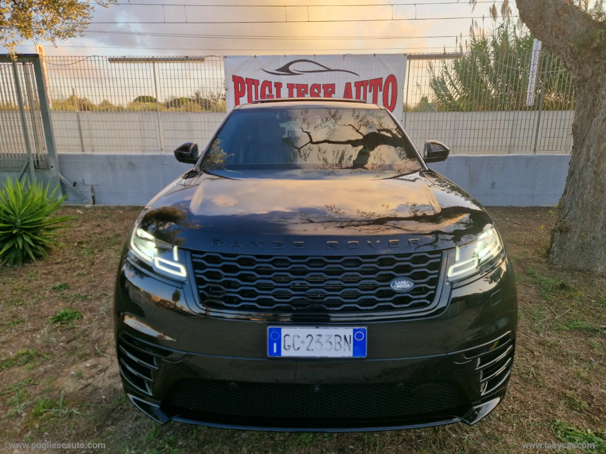 Land Rover - Range Rover Velar