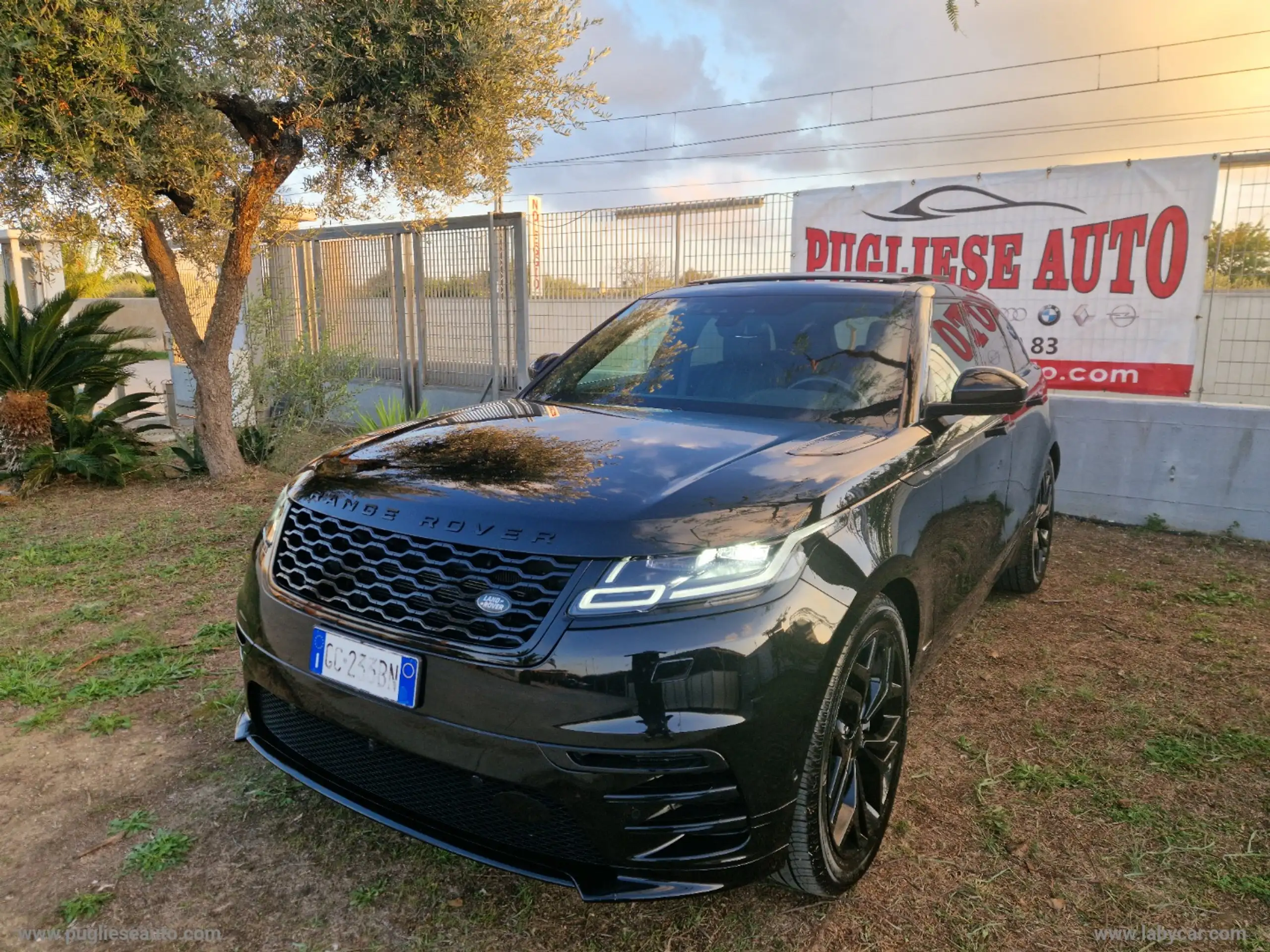 Land Rover - Range Rover Velar