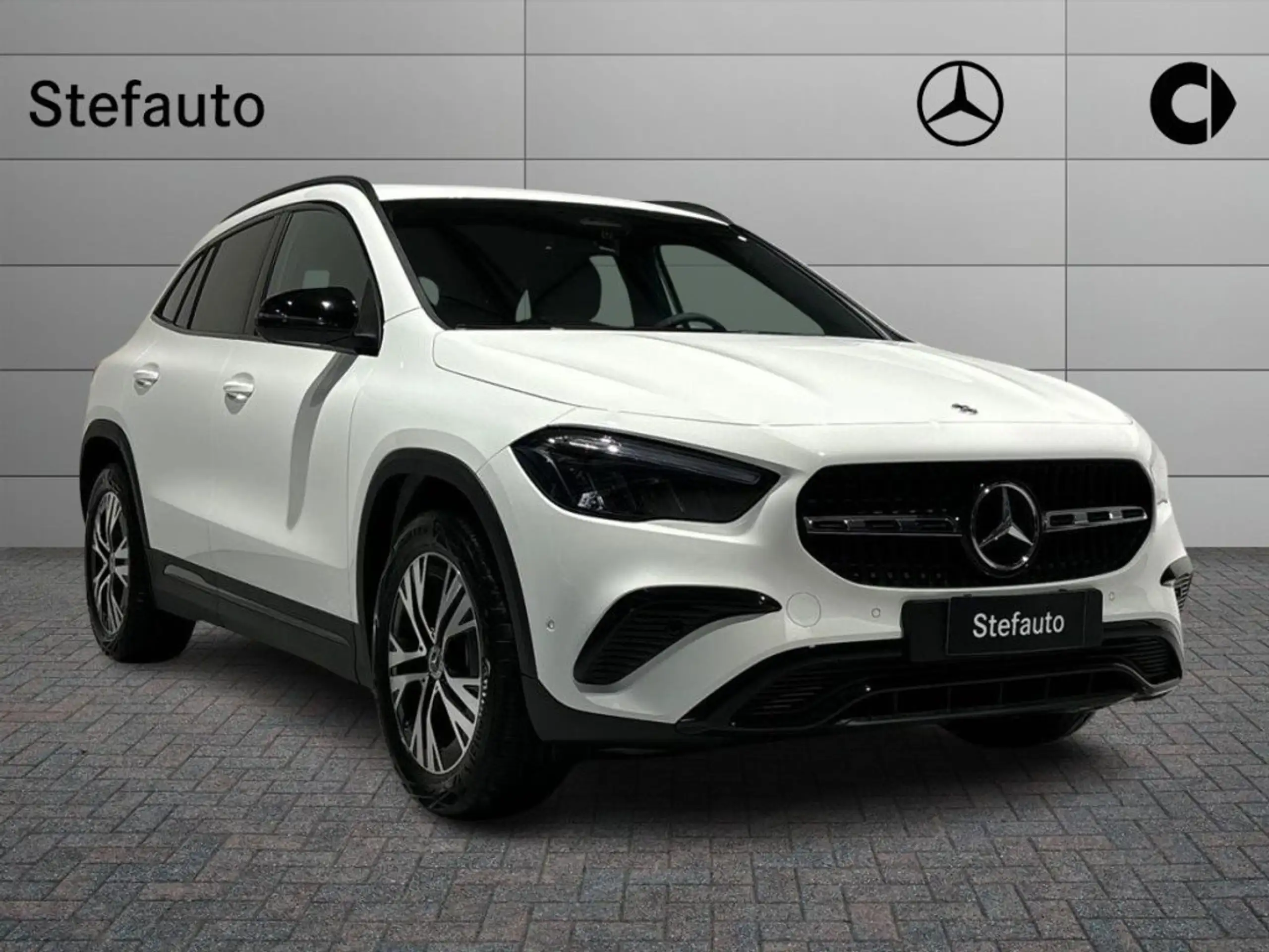 Mercedes-Benz - GLA 200